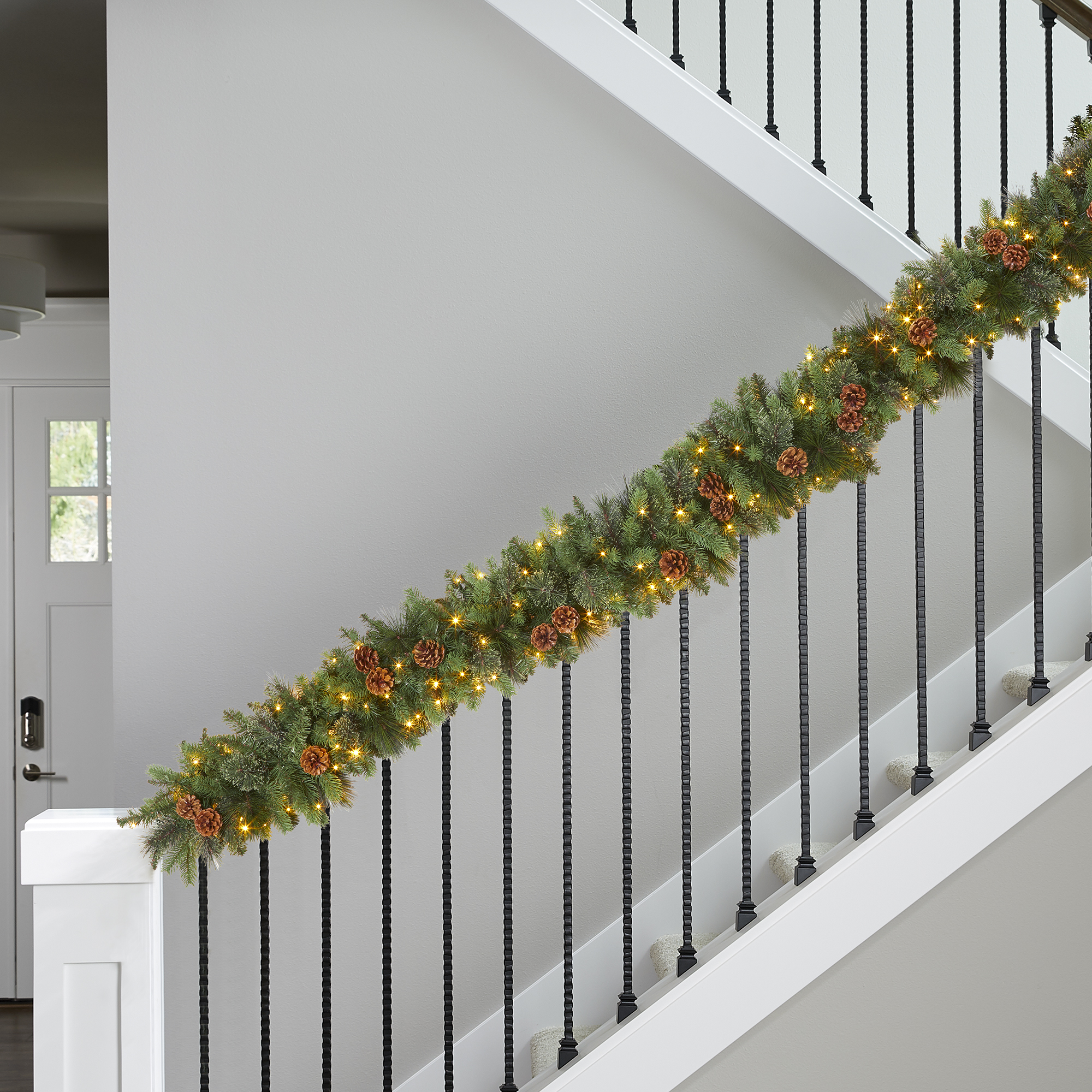 Pre-lit Christmas Garland with 150 Micro LED Lights 2.7 m (9 ft.)