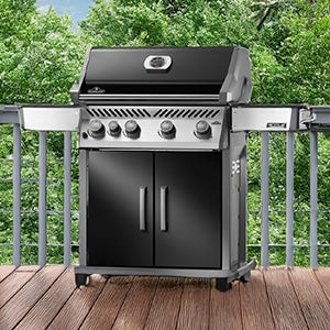 Napoleon Rogue 525 Propane Gas BBQ with Range Side Burner, Cover.