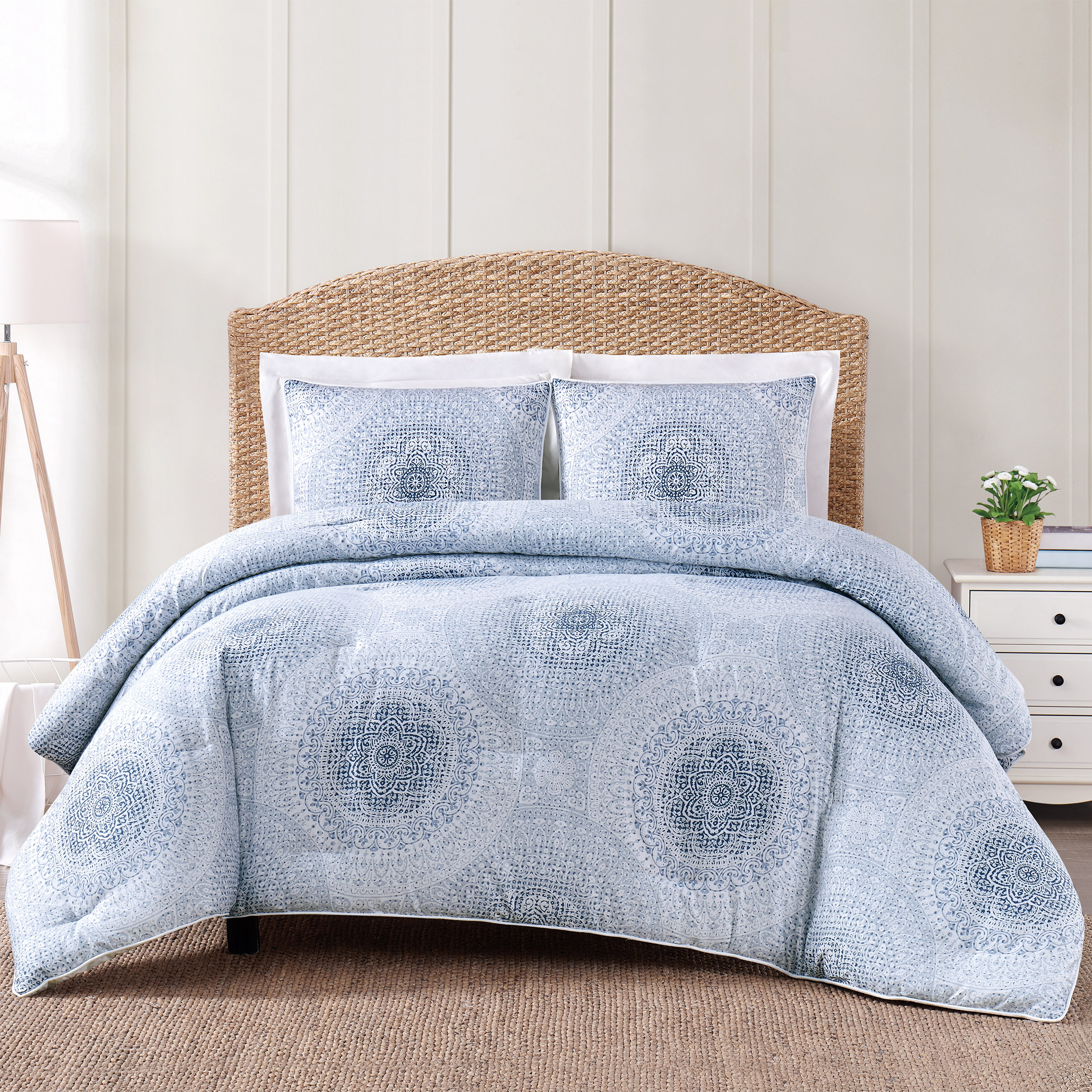 Oceanfront Resort 3-piece Blue Comforter Set