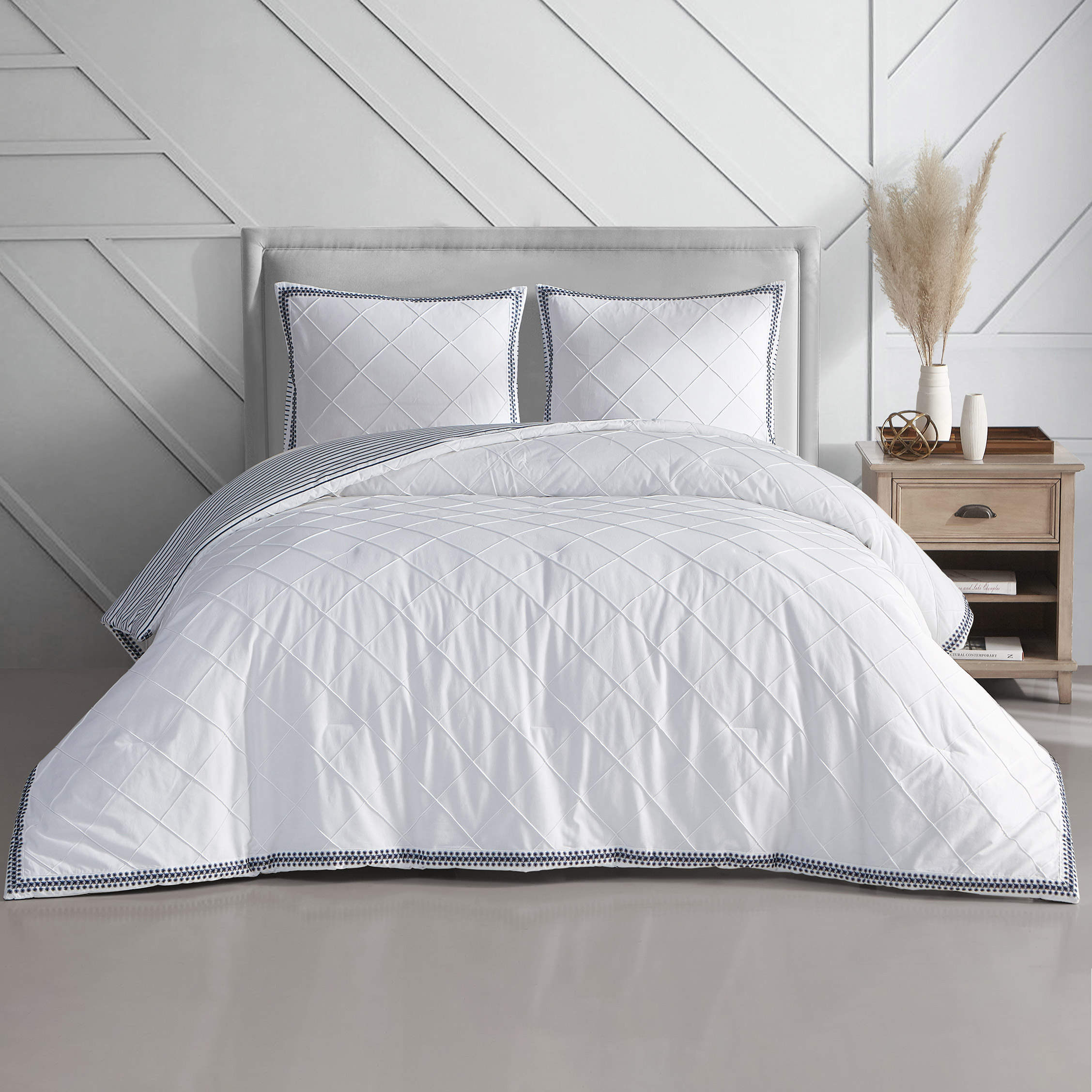 Boutique Beco 3-piece Comforter Set  Pintuck Eyelet