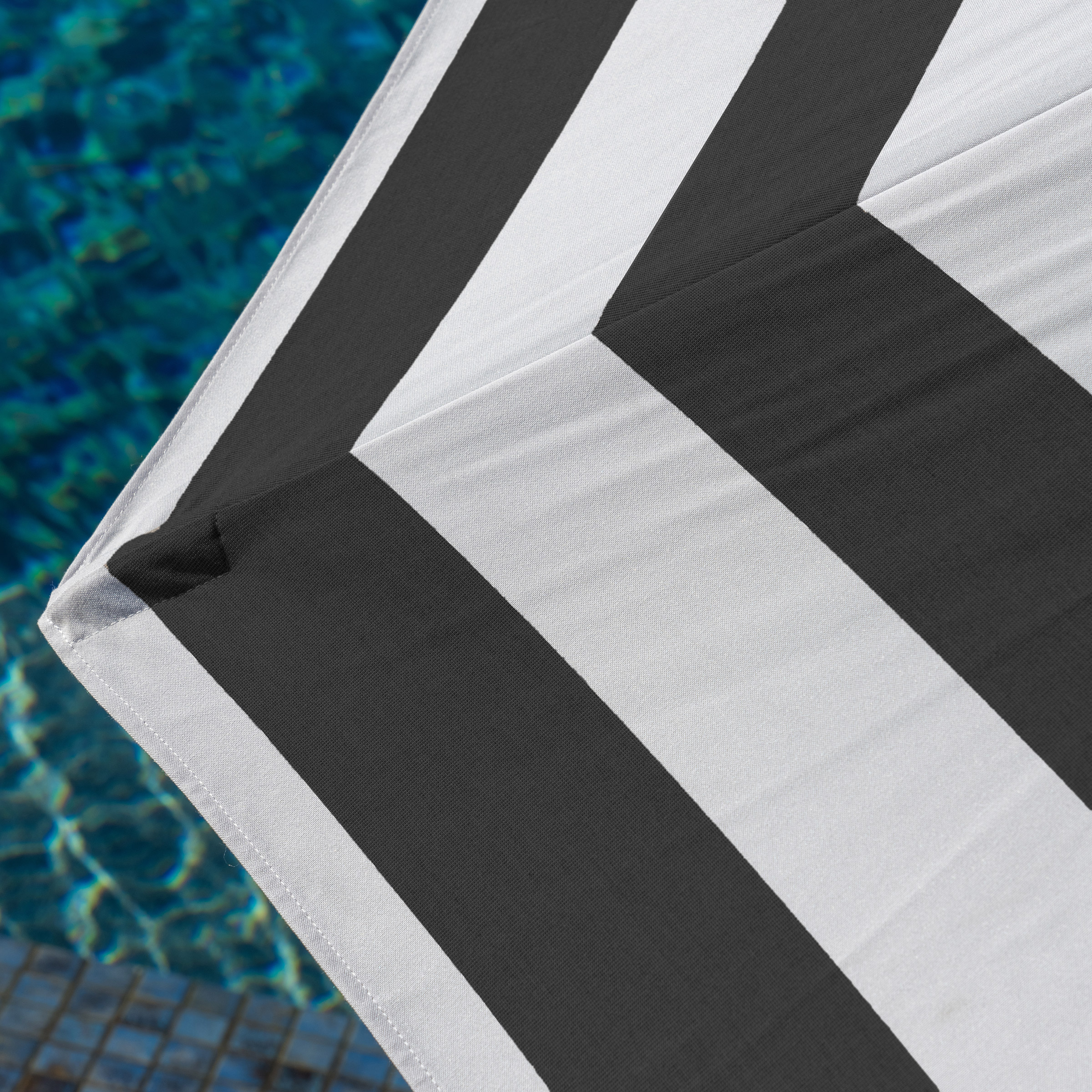 Sunvilla 10' Round Solar LED Market Umbrella | Costco