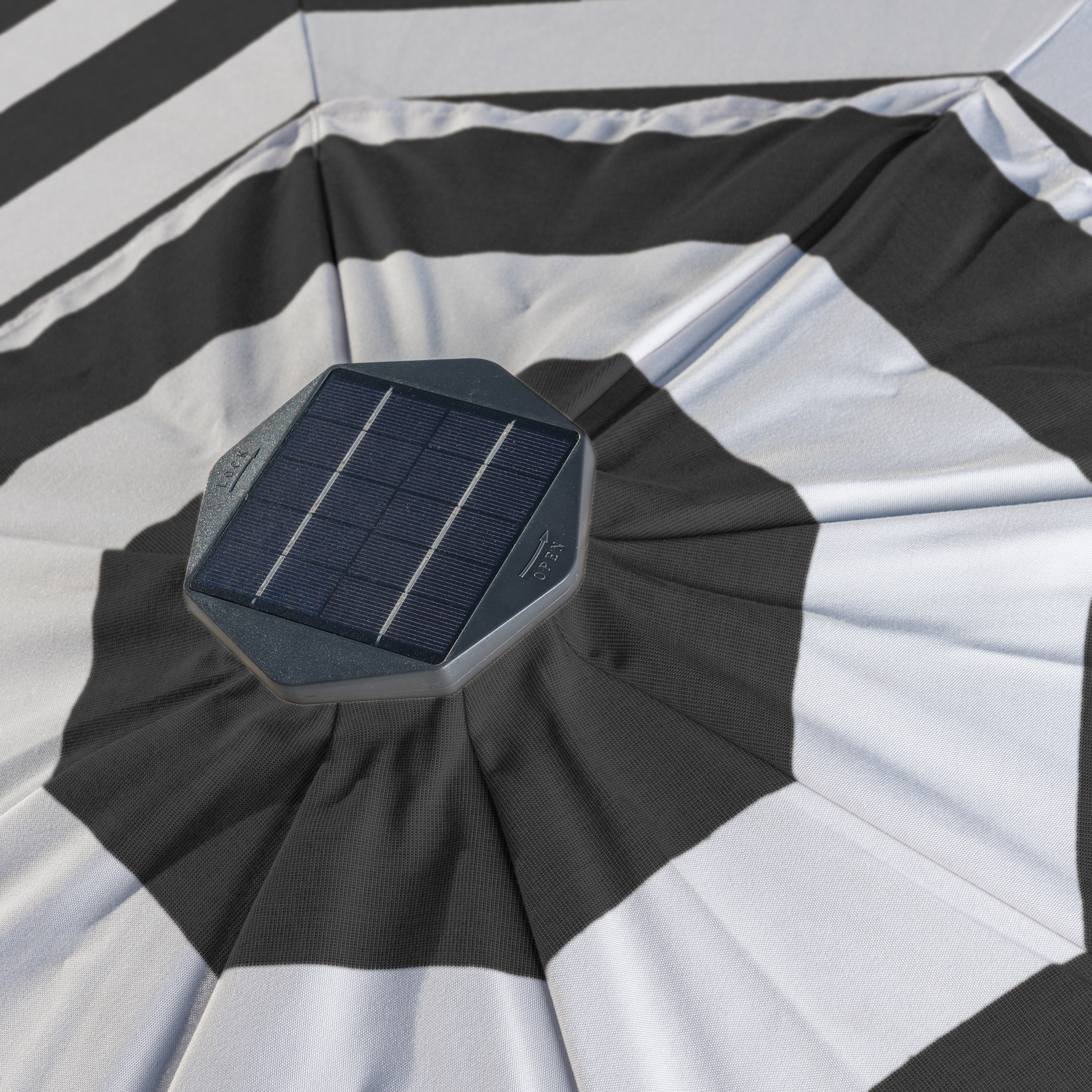 【店頭引き取り限定】新品　Sunvilla 10フィート ラウンド ソーラー LED マーケット アンブレラ/ベージュ Sunvilla 10' Round Solar LED Market Umbrella | Fleabay Madisonville