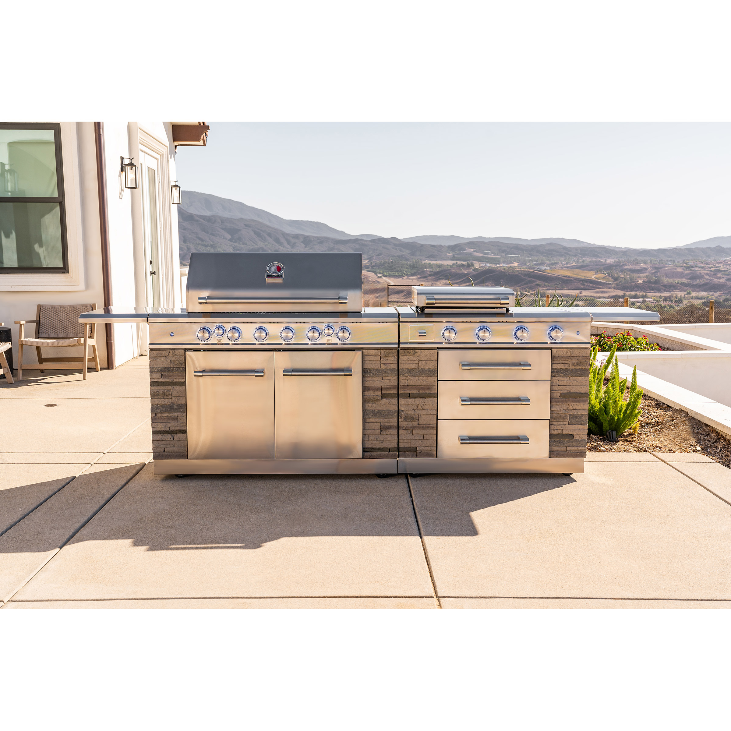 Kirkland Signature 12-Burner Island Propane Gas BBQ Grill with Cover