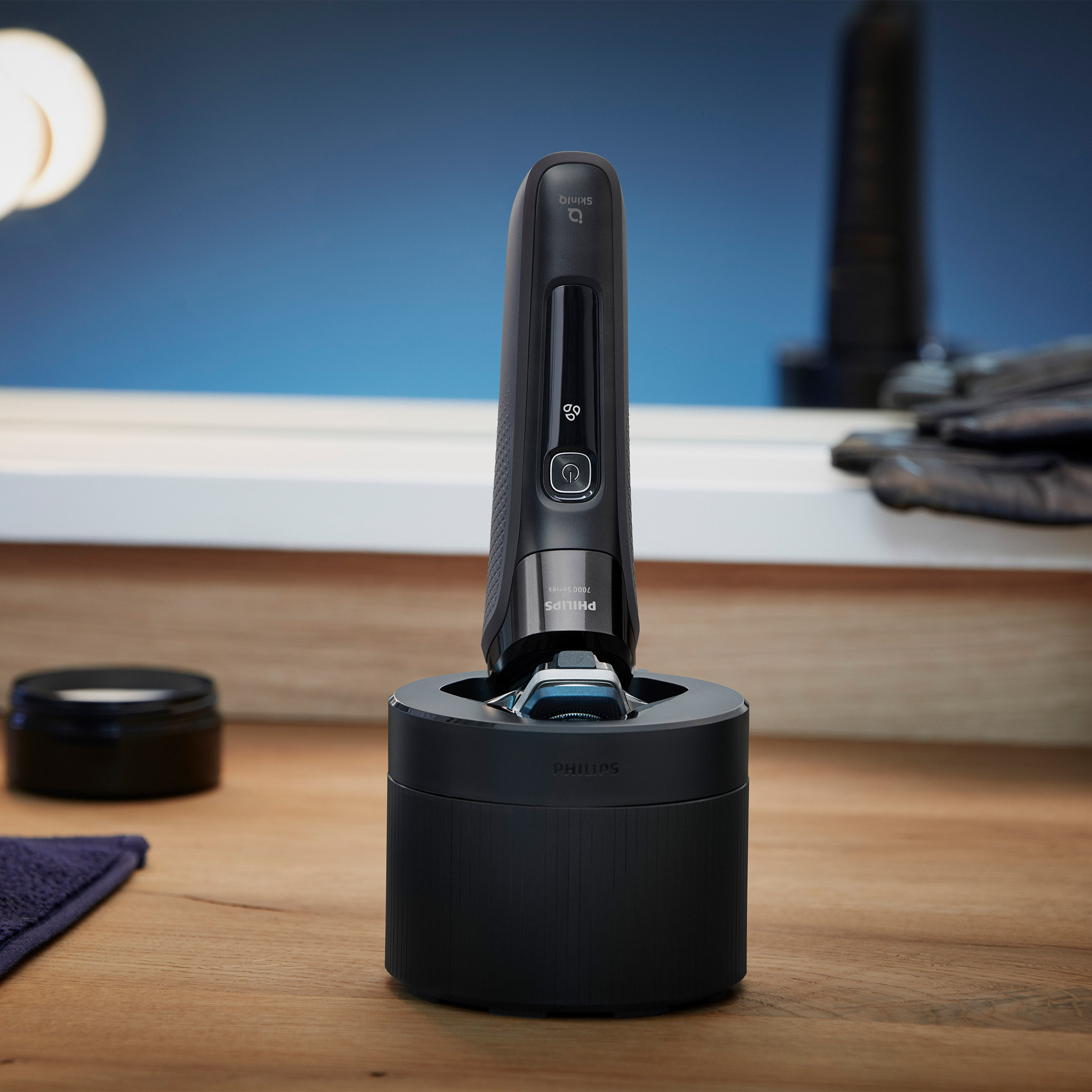 Philips Norelco Shaver 6900 with SenseIQ and Quick Clean Pod