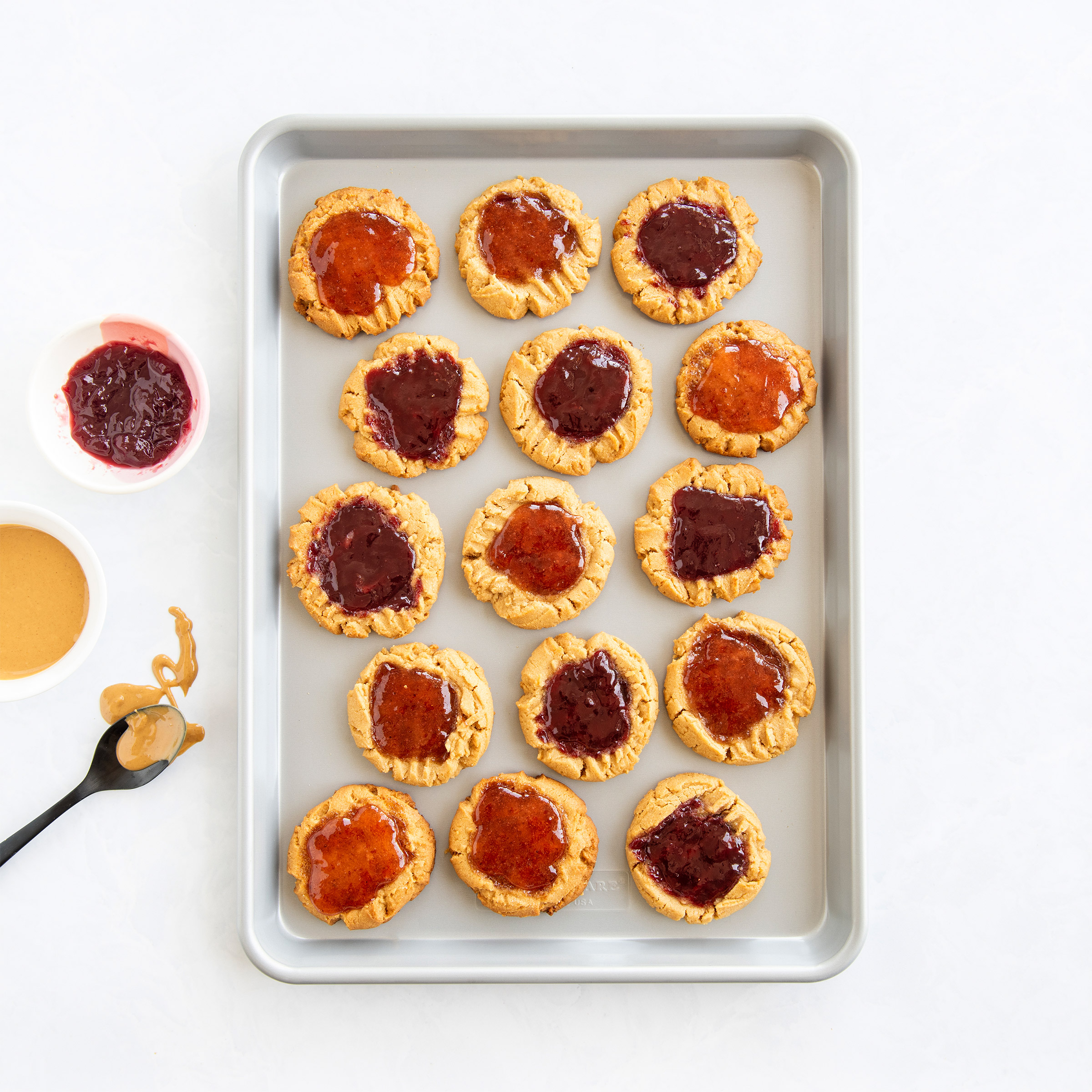 Nordic Ware 3-piece Brilliant Non-Stick Baking Sheet Set | Costco