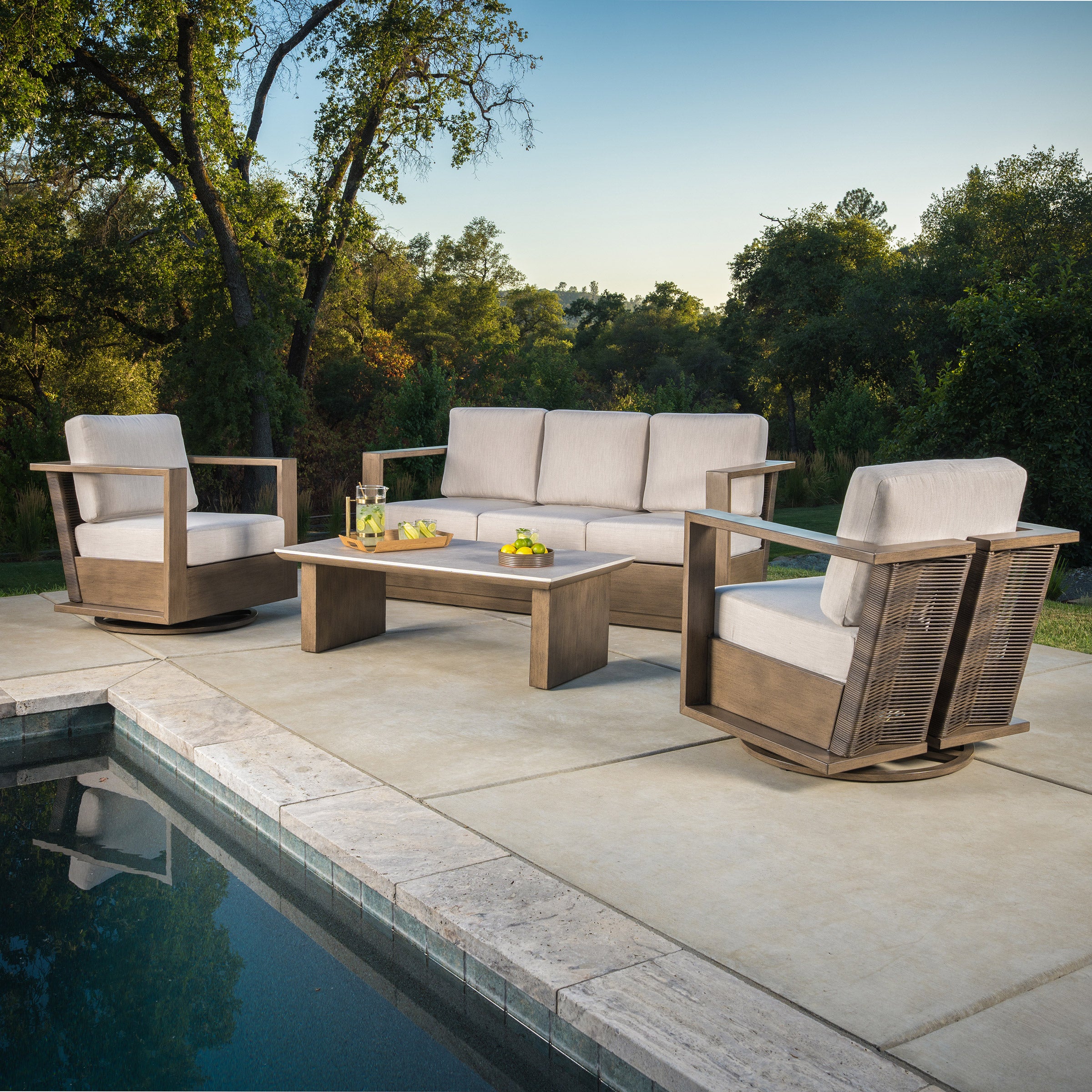 S*O様 AT LAST＆CO.　Lot 750 SunVilla Sorrento 4-piece Outdoor Patio Seating Set | Costco