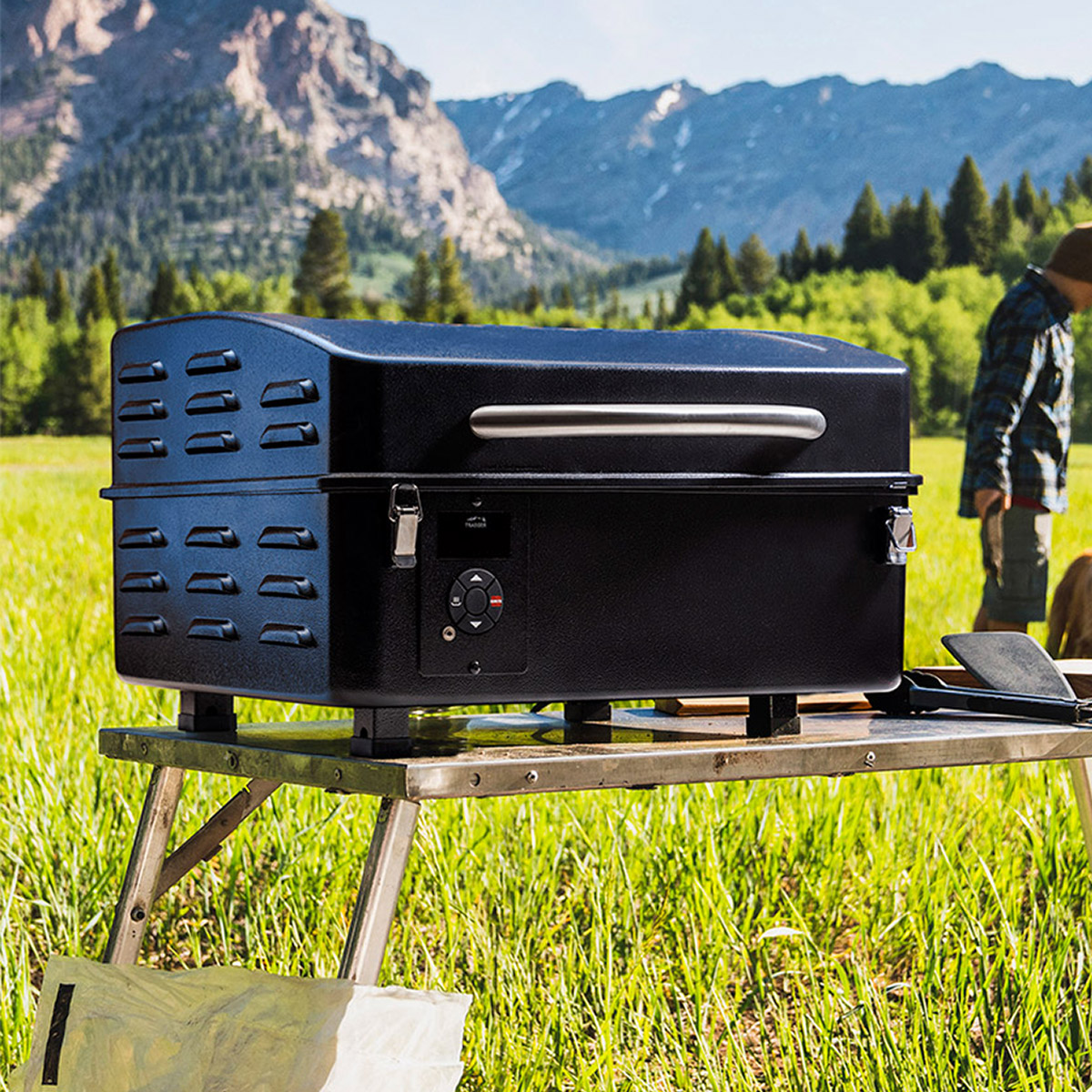 BTW  Traeger Trailhead Bundle Wood Pellet Grill