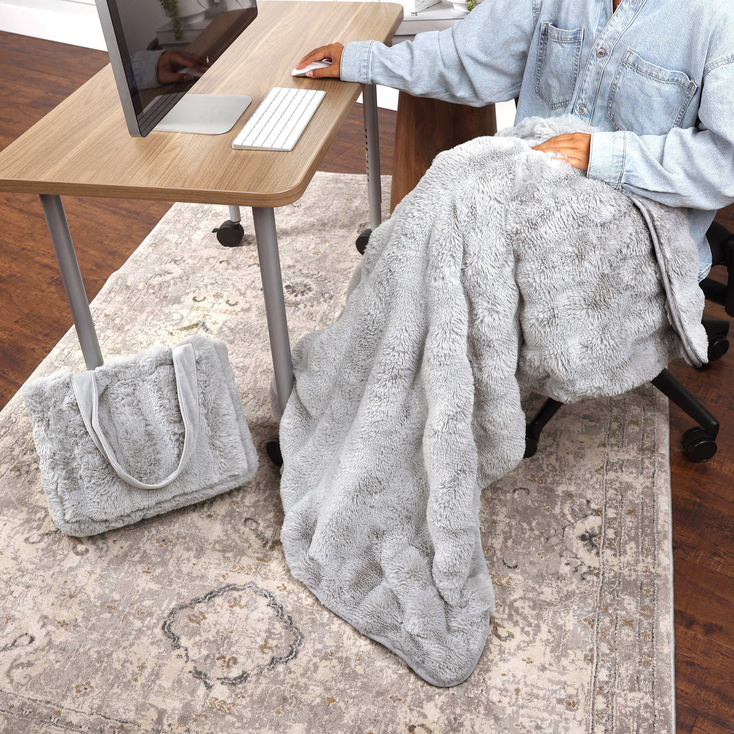 Life Comfort Fur Tote Bag & Travel Blanket Set