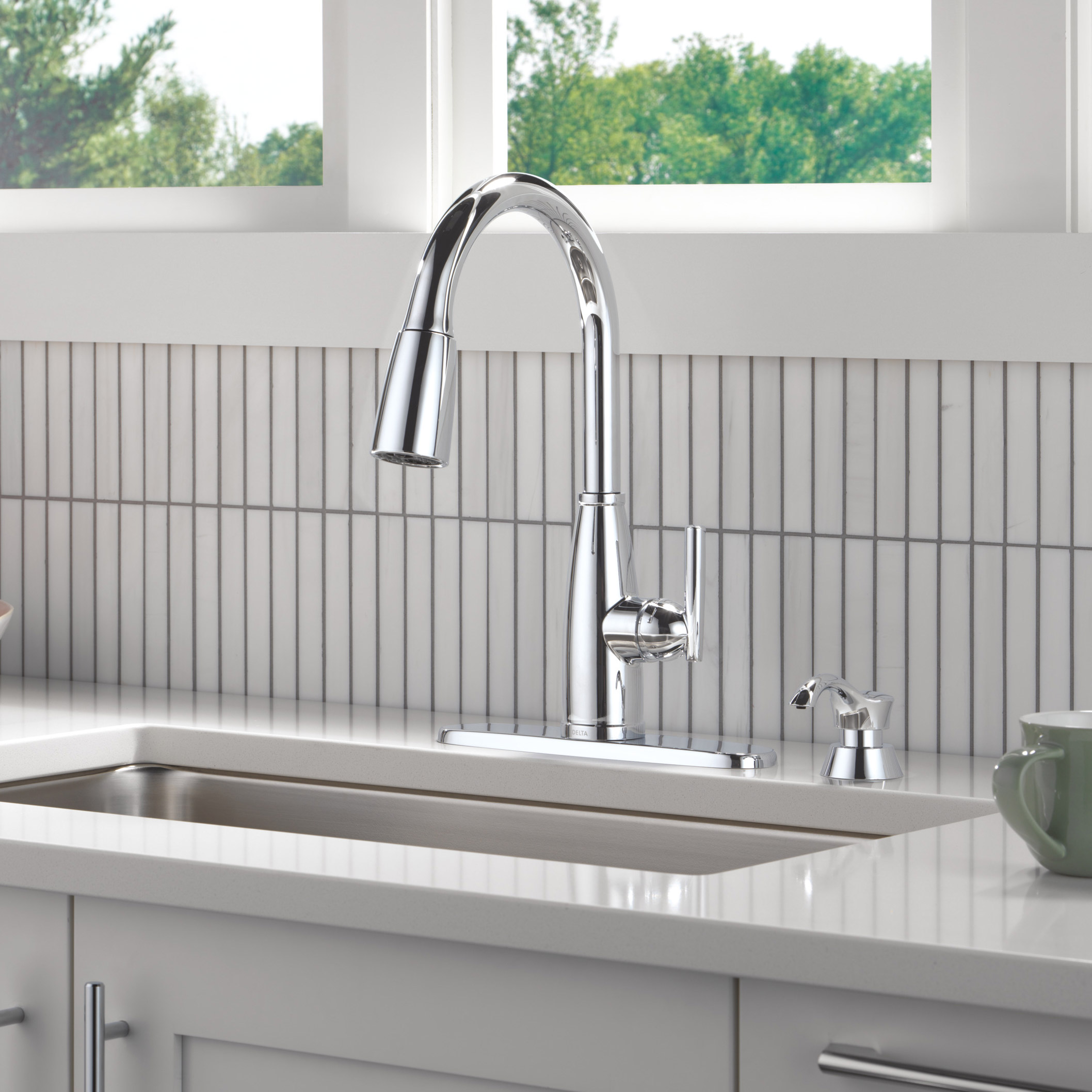 Delta Varos Single Handle Pull-Down Kitchen Faucet