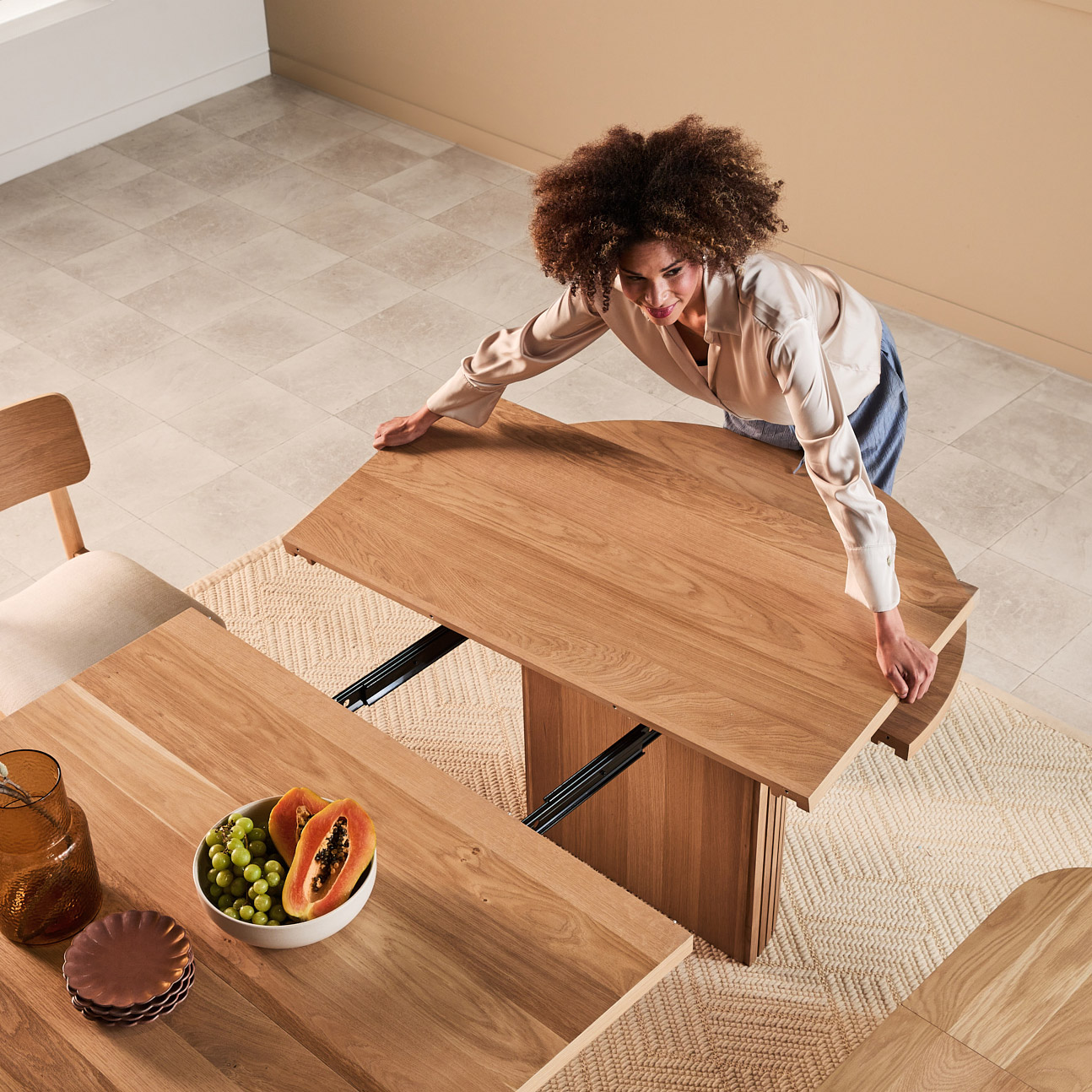 コストコ　トランスフォーマーテーブル Transformer Table Extendable Round Dining Collection | Costco