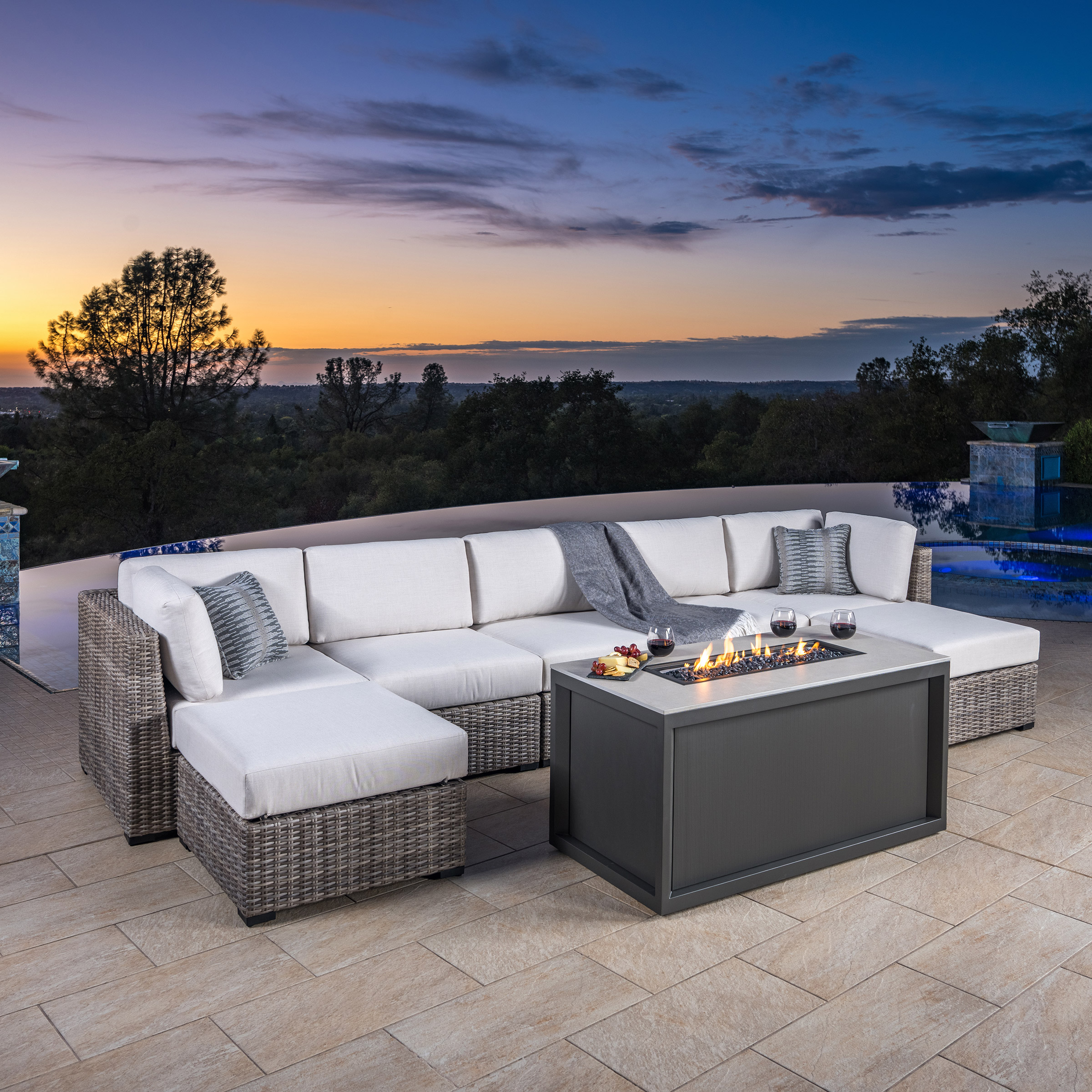 ウニコソファ SunVilla Hudson 8-piece Fire Outdoor Patio Sectional Seating Set