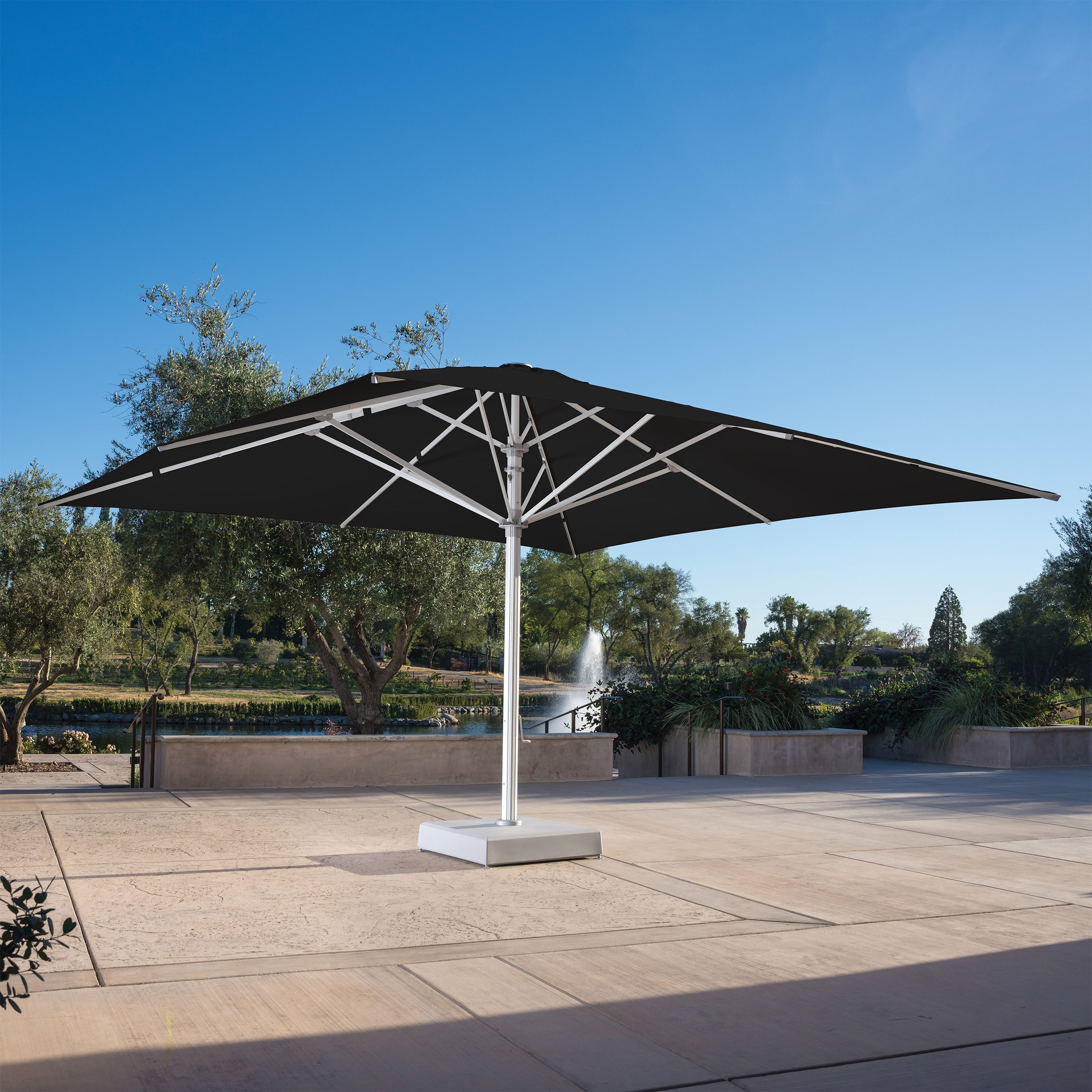 SunVilla 16.4' x 16.4' Telescopic Commercial Umbrella