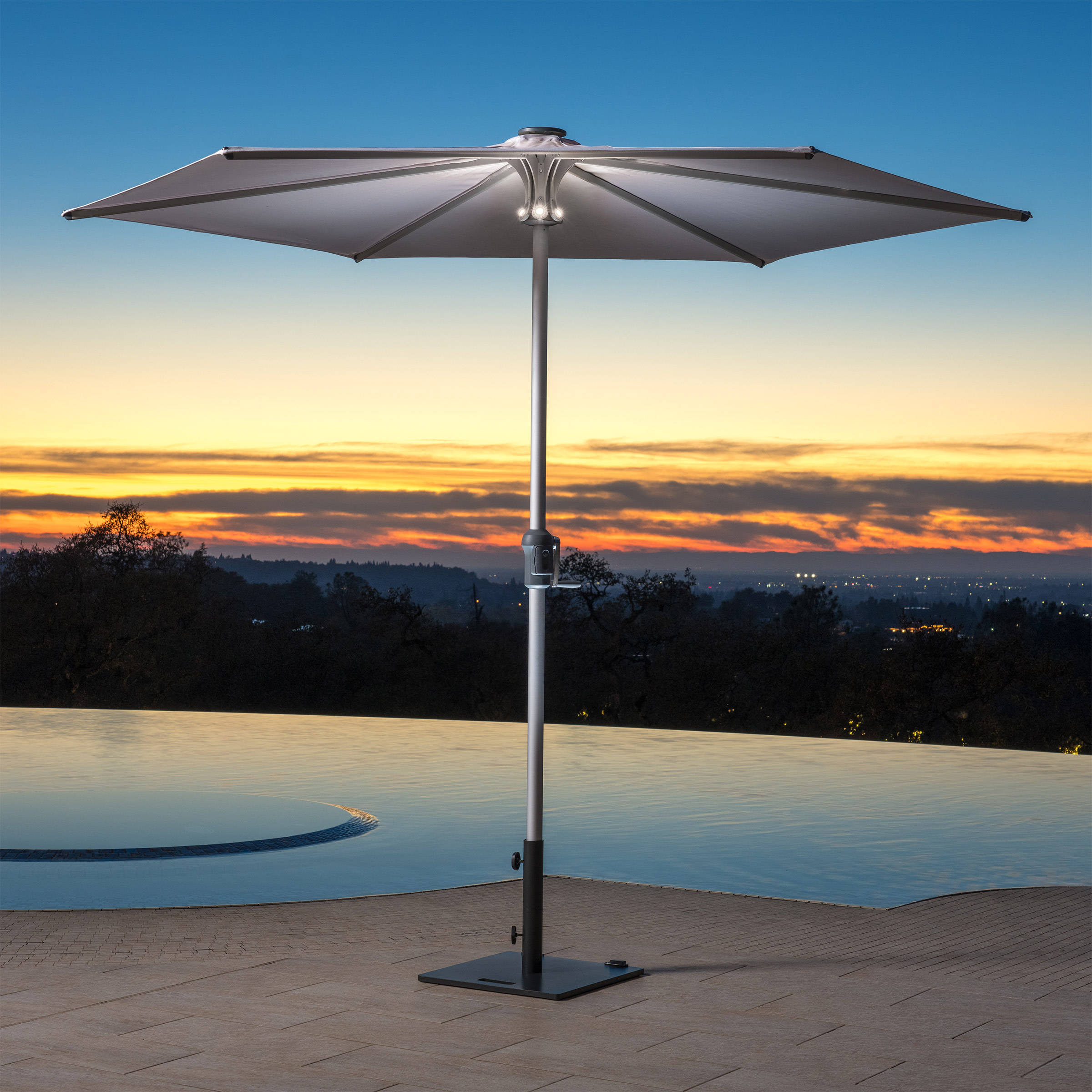 新品Sunvilla 10 'ラウンドソーラーLEDマーケットアンブレラブルー系