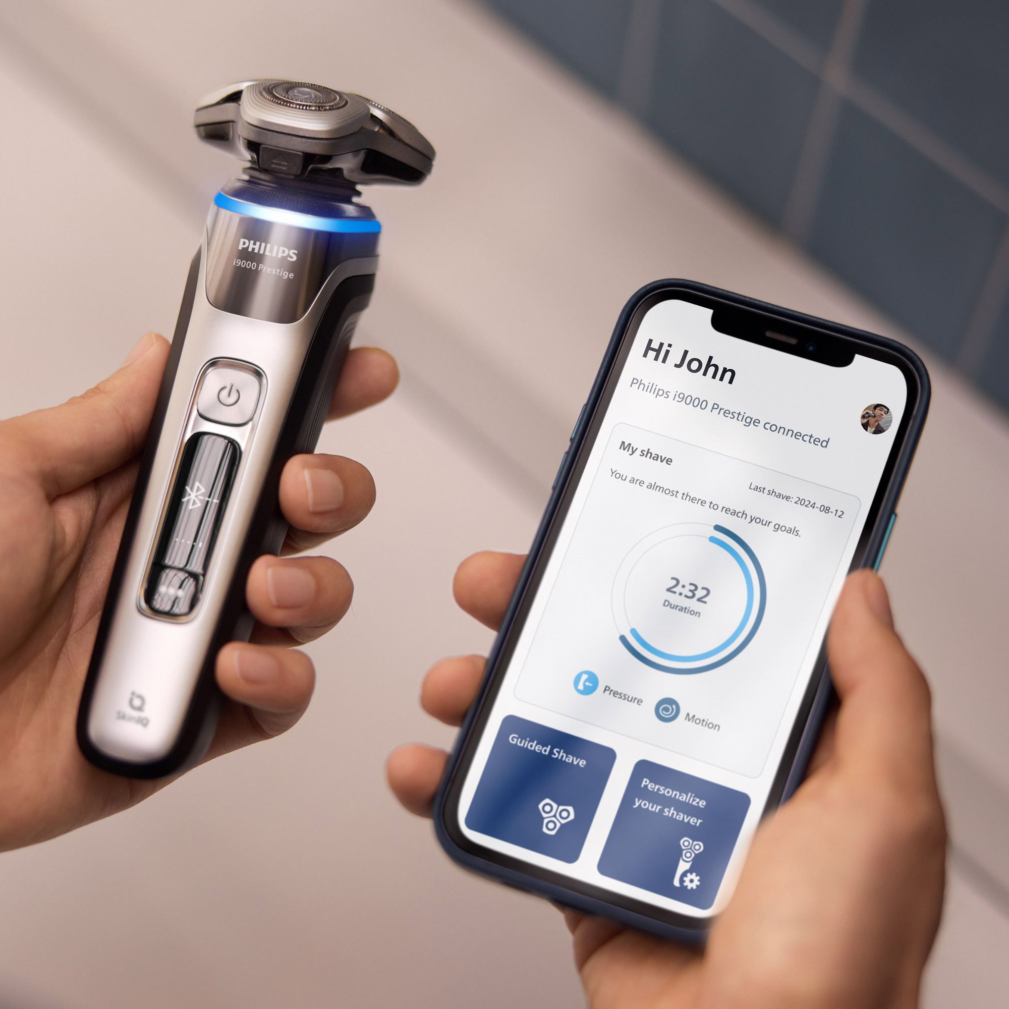 Philips Norelco i9000 Prestige Electric Wet and Dry Shaver Powered