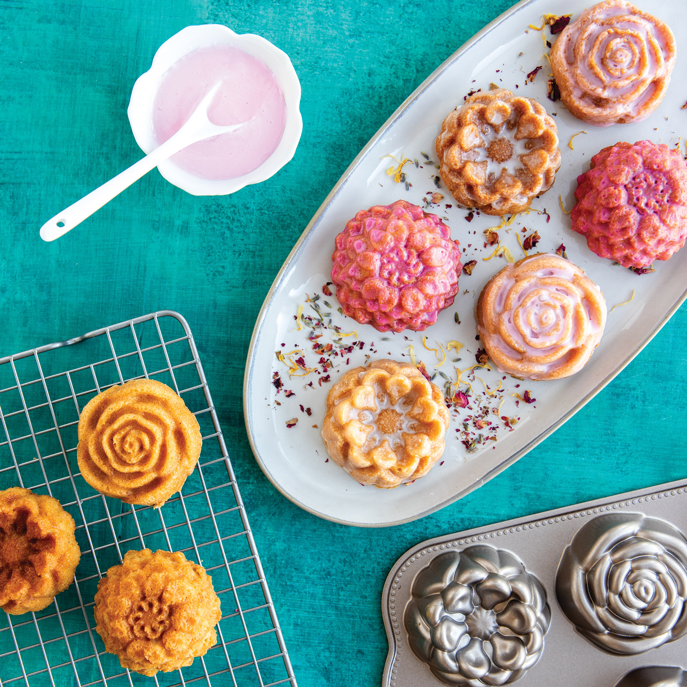 Nordic Ware Floral Bouquet Cast Cakelet Pan | Costco