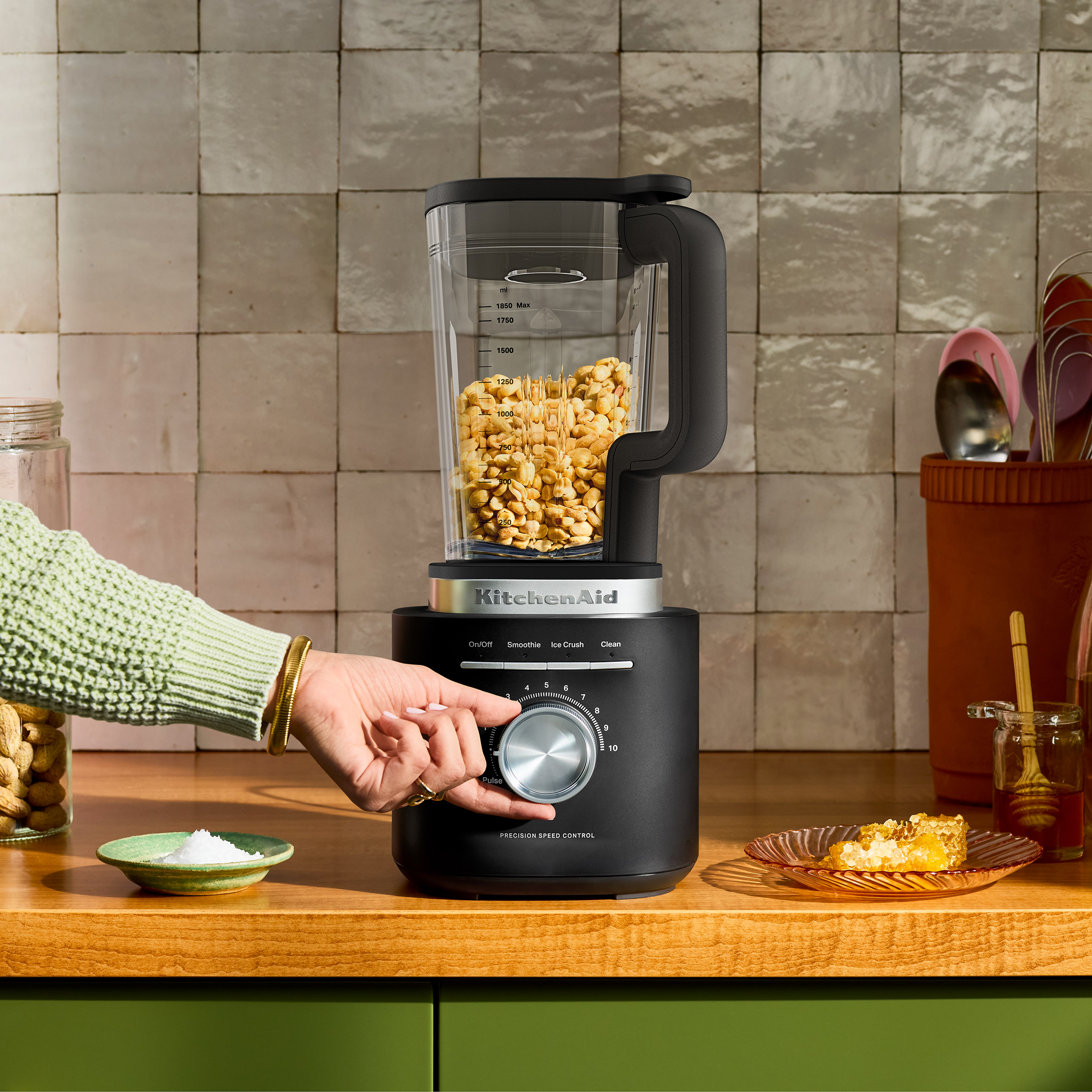 KitchenAid Pure Power Blender with a 2 L (68 oz.) Plastic Jar and