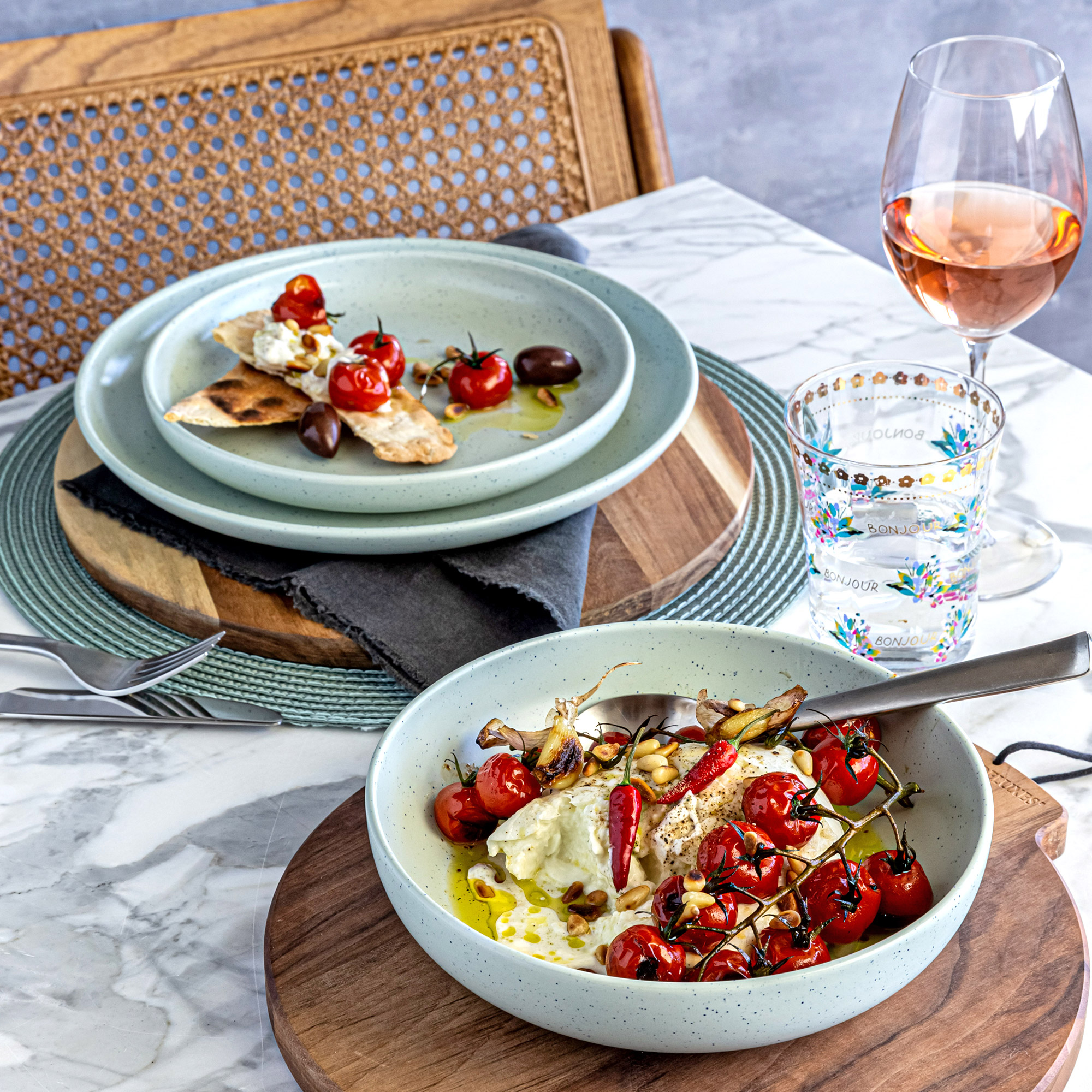 Overandback 16 Piece Dinnerware Set: Style Meets Function