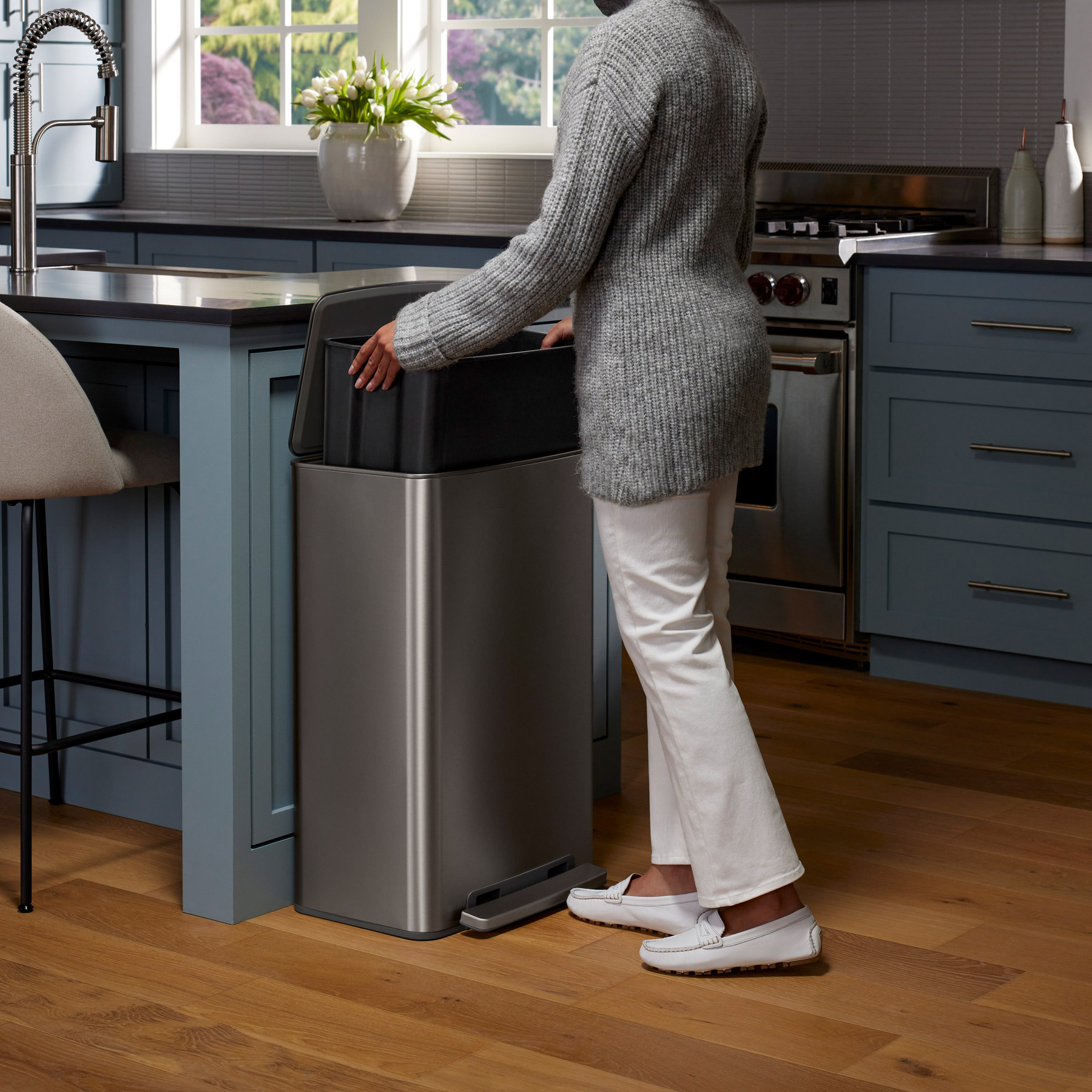 Kohler 47L Curved Step Trash Can | Costco