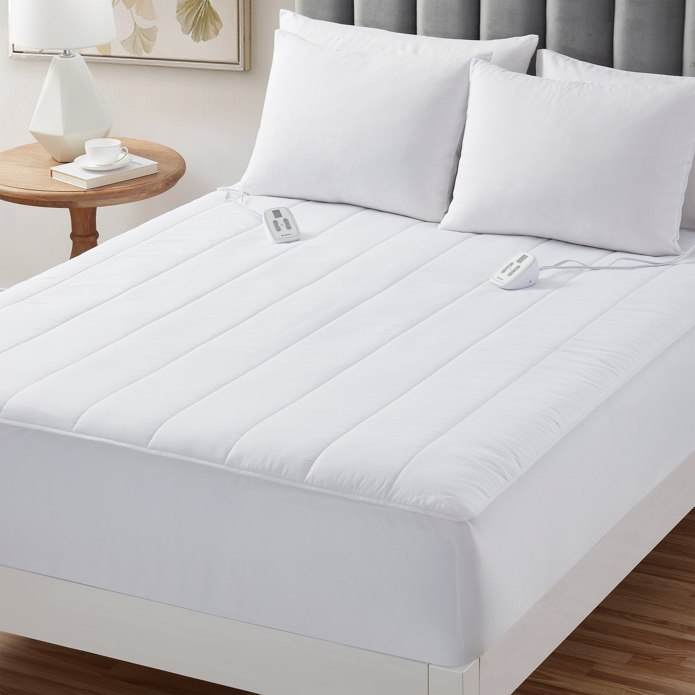 Brookstone Matelassé Heated Mattress Pad 