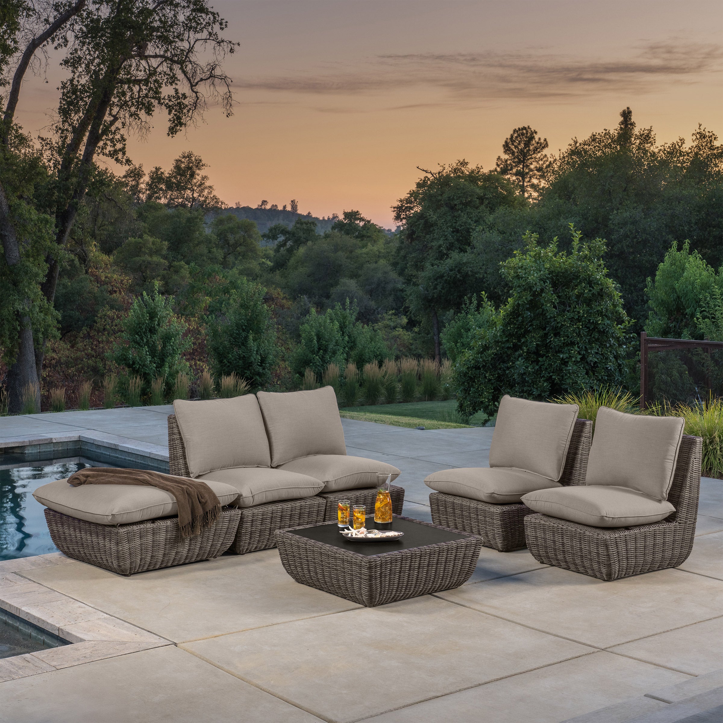 SunVilla Swann 6-piece Modular Outdoor Patio Sectional Set | Costco