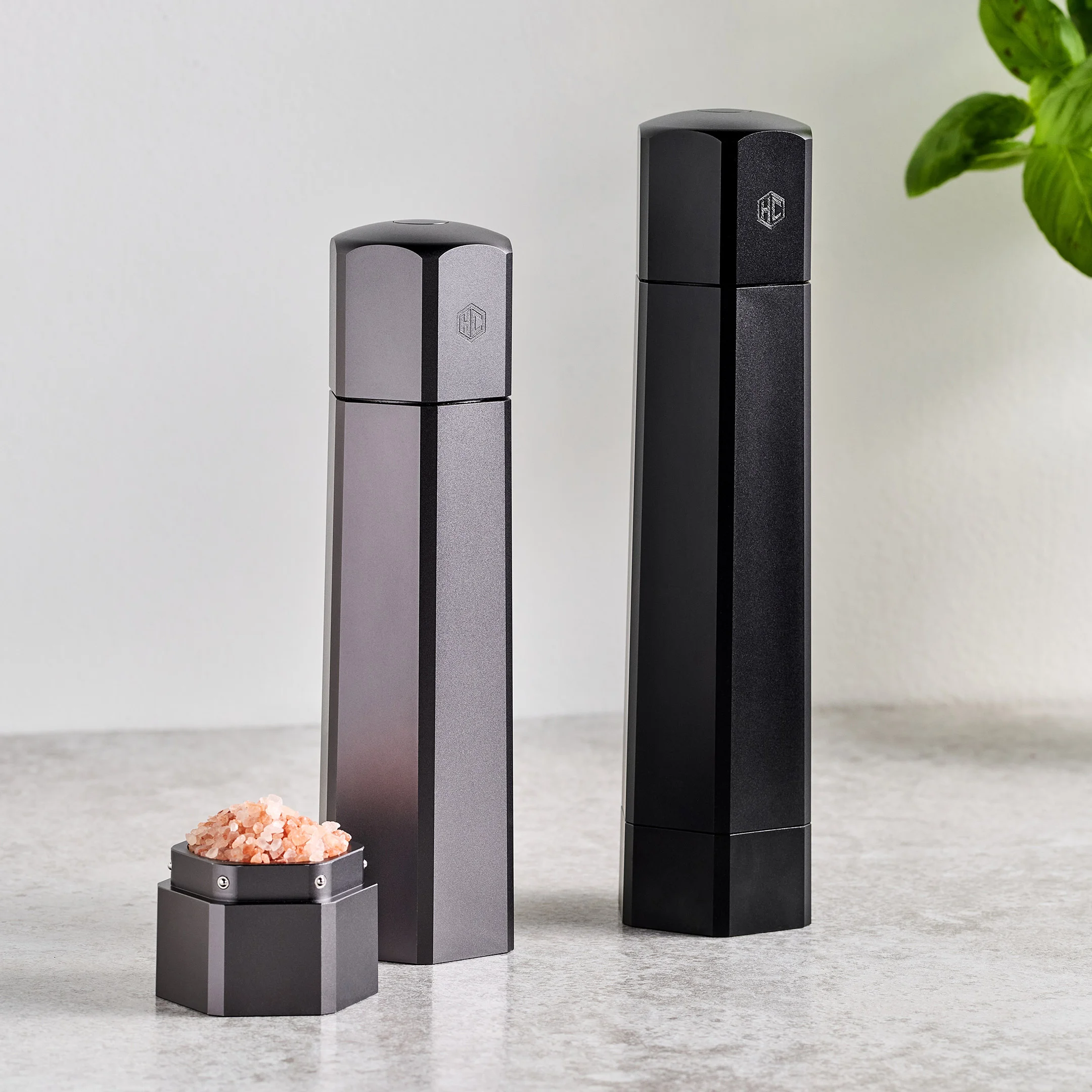 Hexclad HexMills Salt and Pepper Grinder Set | Costco