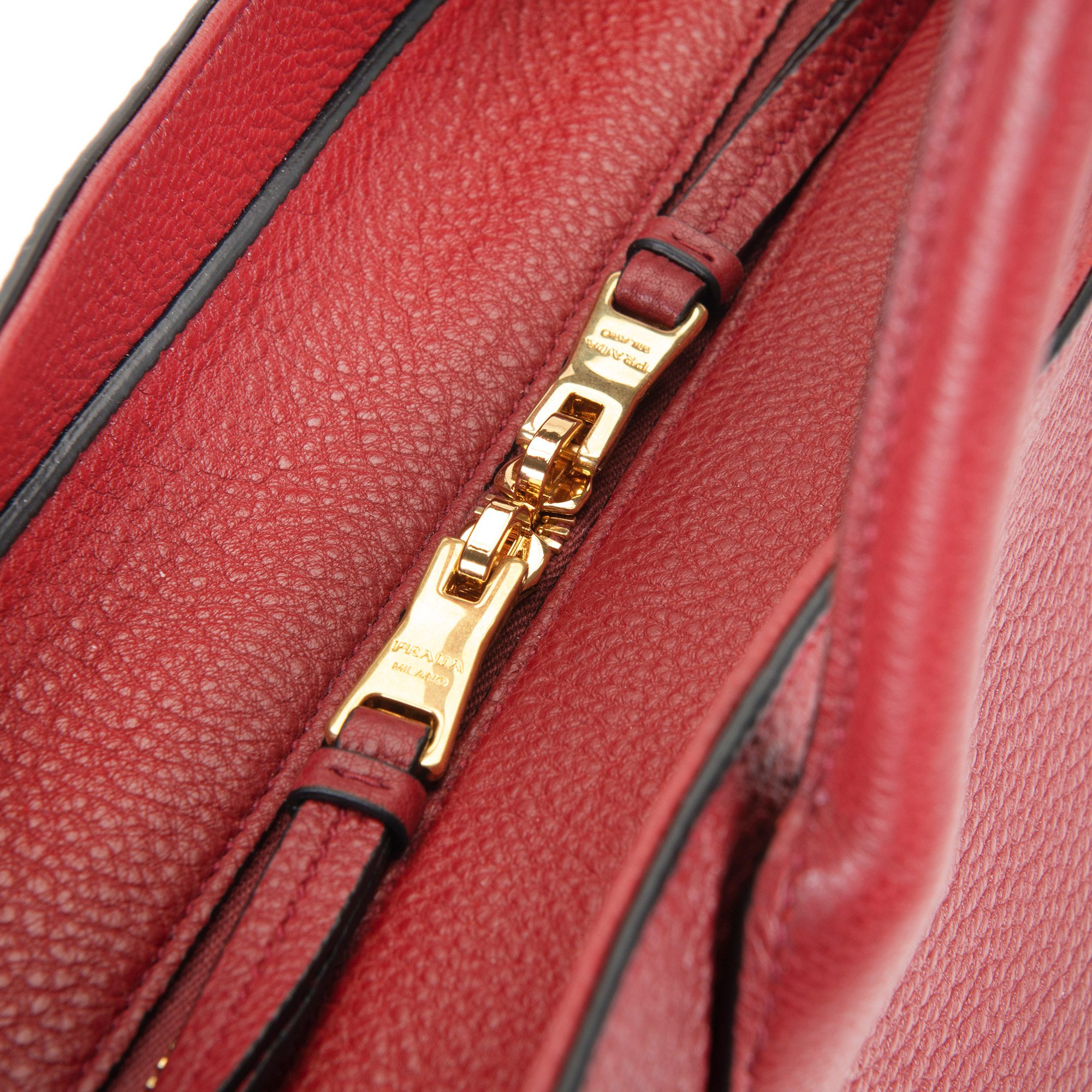 ＰＲＡＤＡ モコモコパ―カ― ワインレッド Prada B11174 Canapa Cerniera Moro Rosso Adorable And Rare To Find