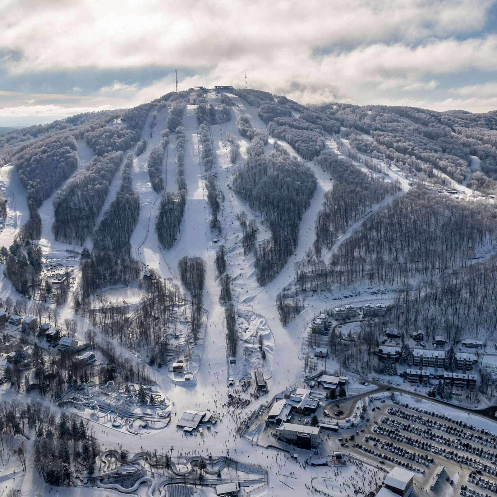 Bromont - 2 Ski Lift Tickets Valid for 8 hours + 2 meal vouchers