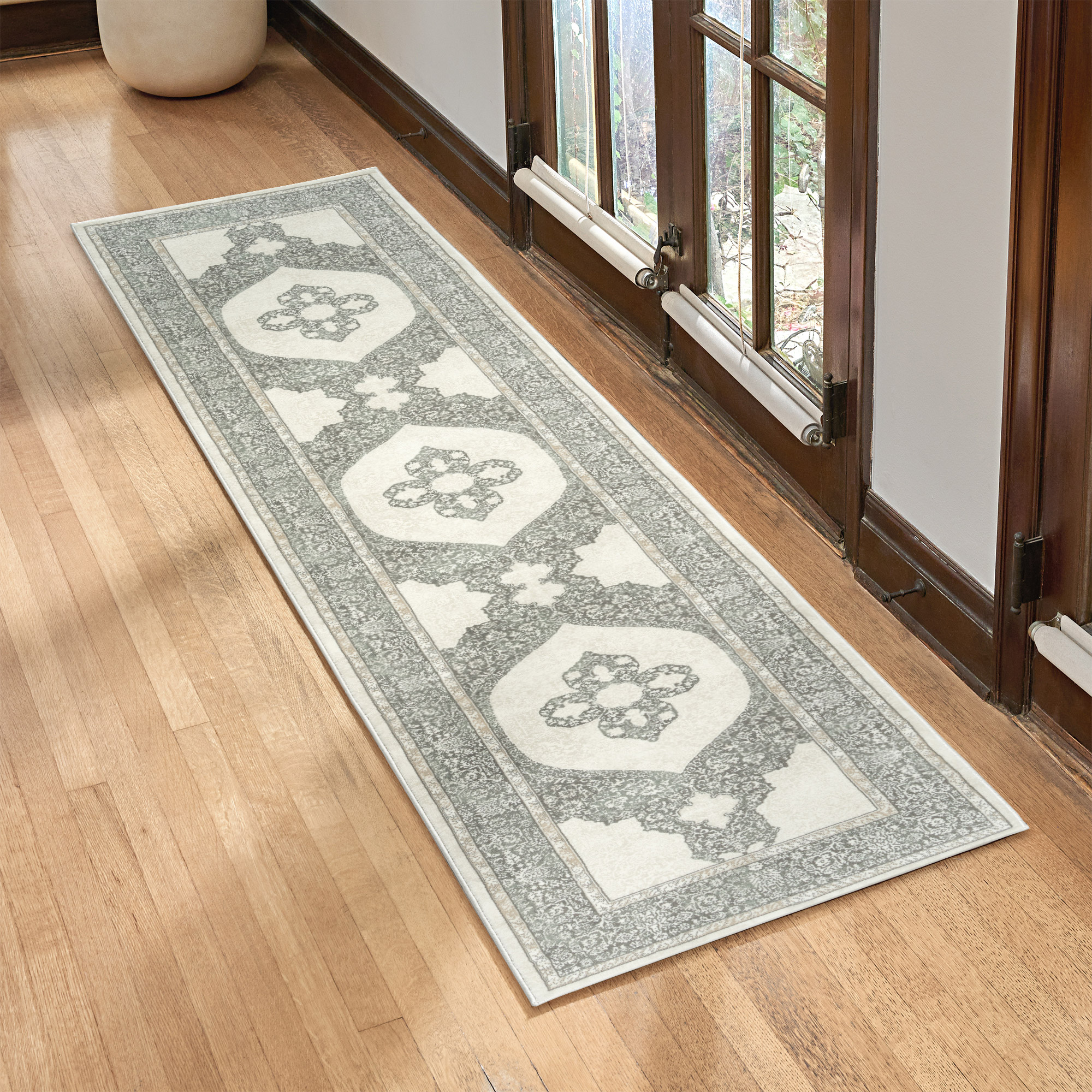 Thomasville Timeless Classic Area Rug Collection  Frida Ivory