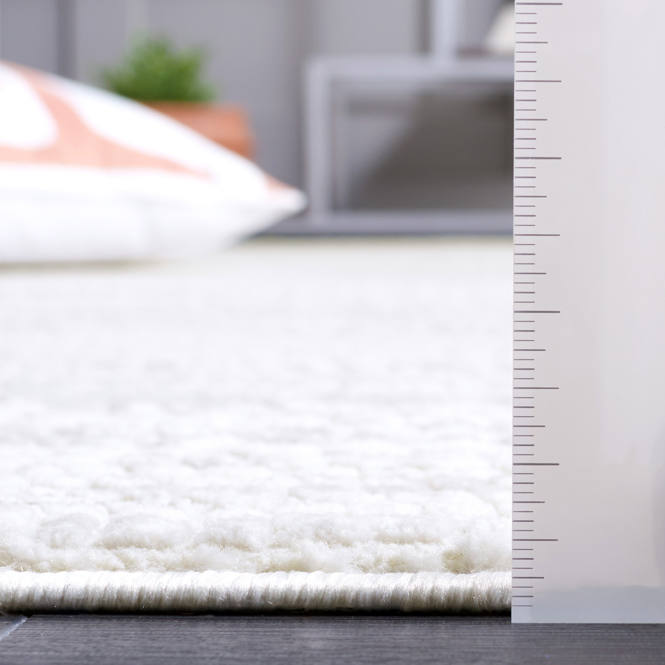 Safavieh Hannah Collection Charm Indoor Area Rug | Costco