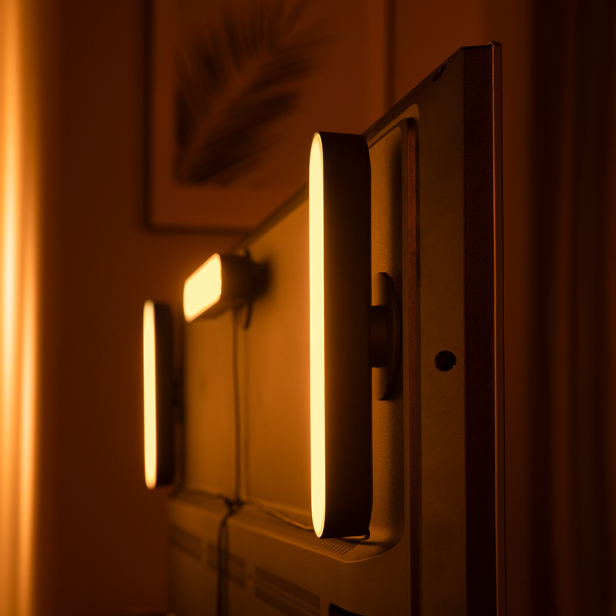 Philips Hue Light bar 3本セット Philips Hue White & Color Play Light Bar, 3-pack | Costco