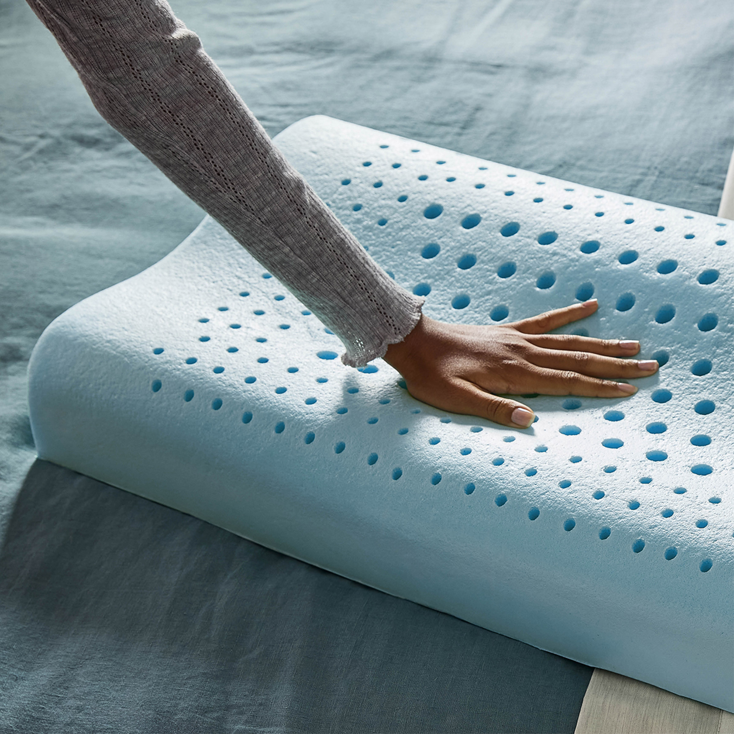 Sealy Posturepedic Contour Support Memory Foam Pillow | Costco