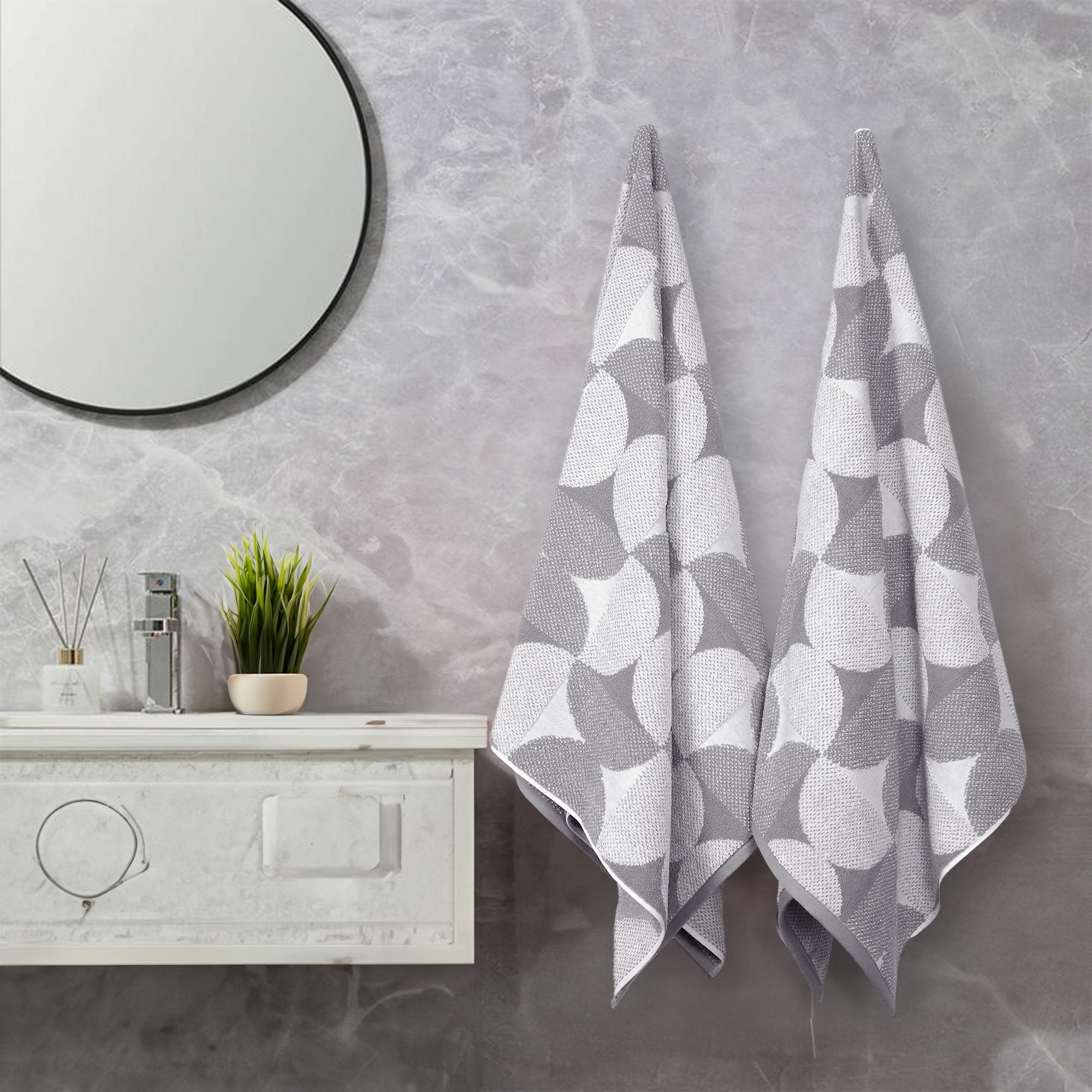 Izzy Bath Towel 2-piece Set | Costco