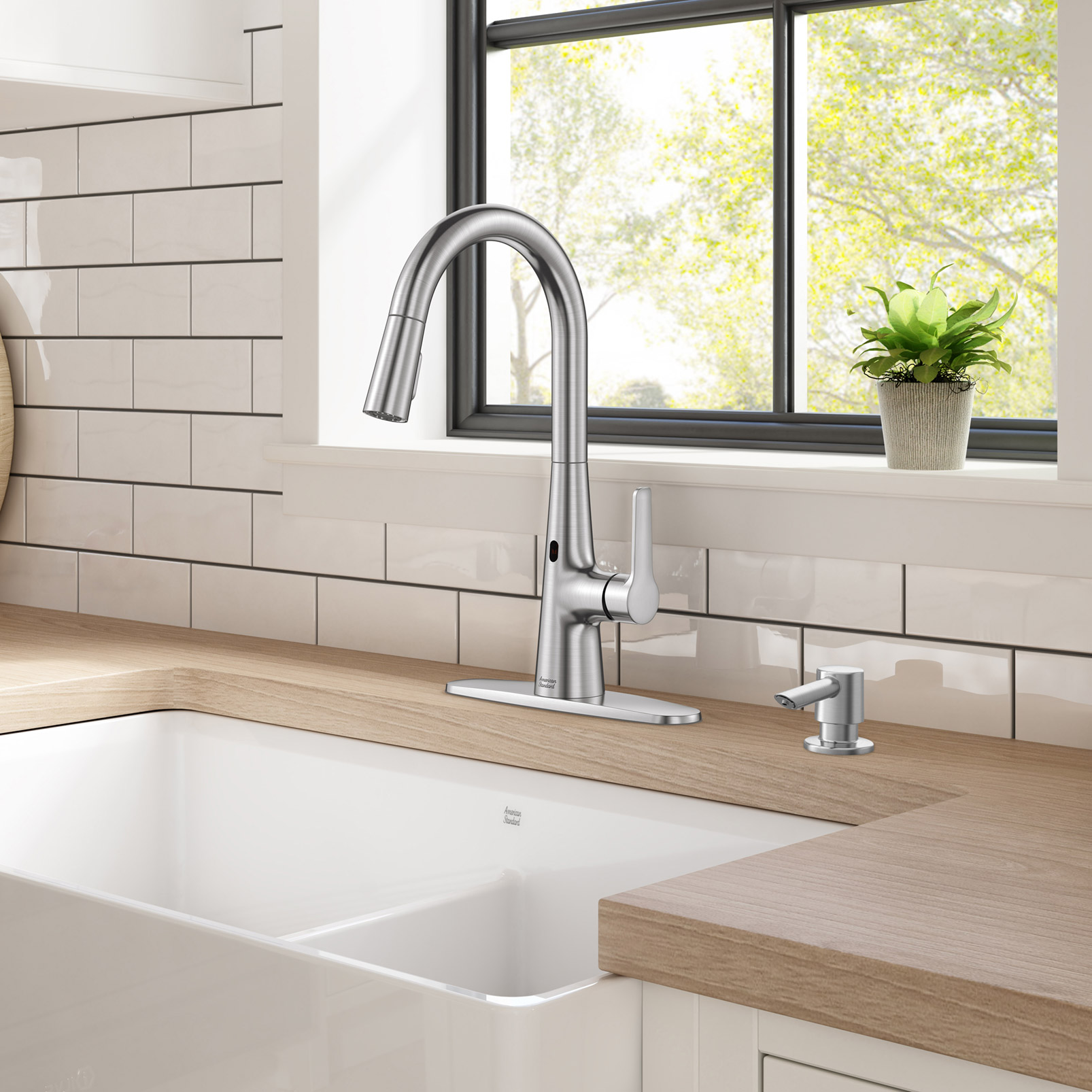 American Standard Calusa Touchless Pull-down Kitchen Faucet