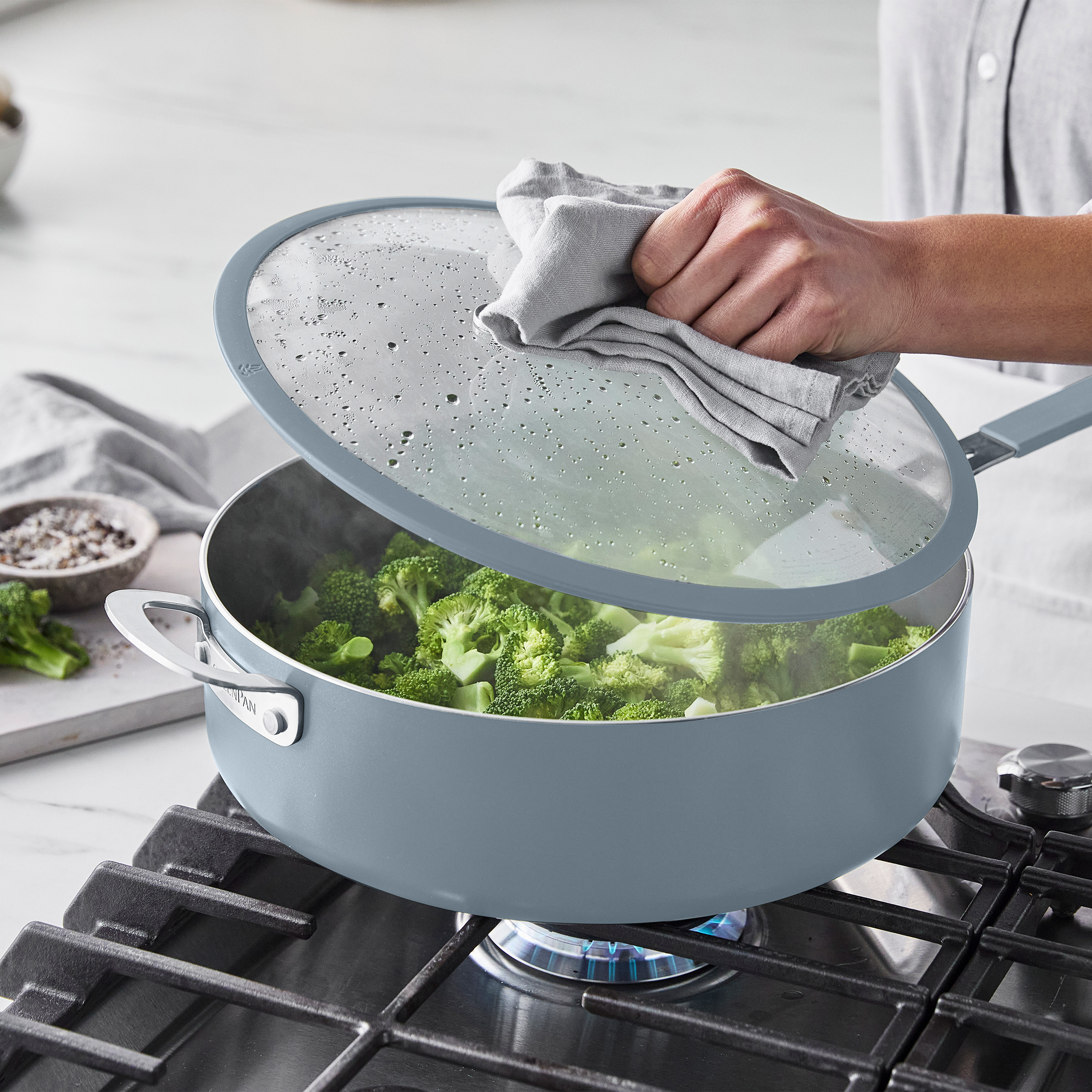 GreenPan Covered Deep Saute Pan, 30 cm (11.8 in.) / 6.15 L (6.5 qt