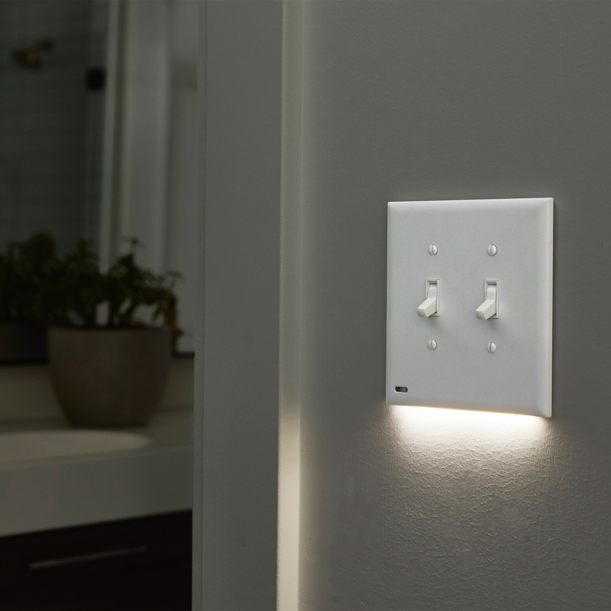 SnapPower LED Toggle SwitchLight, 3-pack | Costco