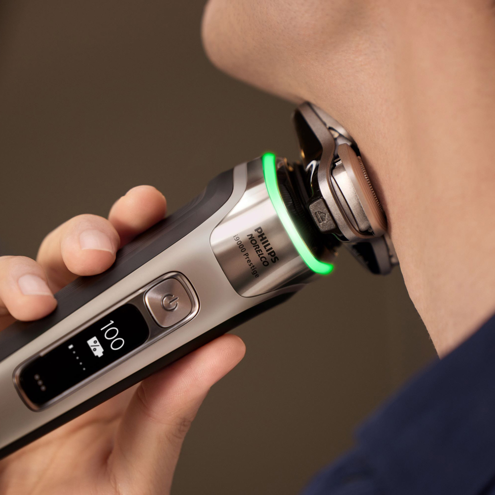 Philips Norelco i9000 Prestige Electric Wet and Dry Shaver Powered
