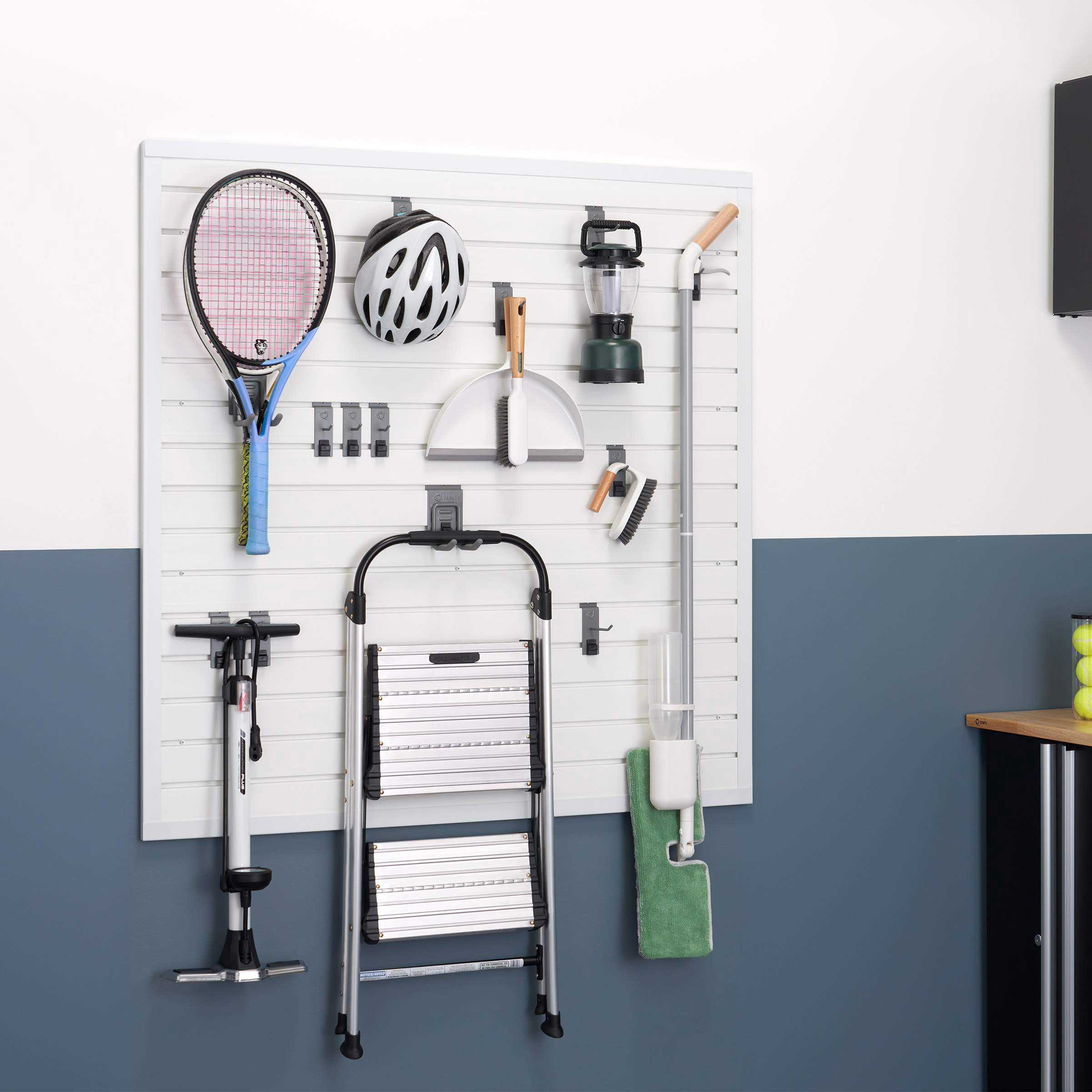 TRINITY 16 Sq Ft Modular Slatwall 13-piece Accessory Set