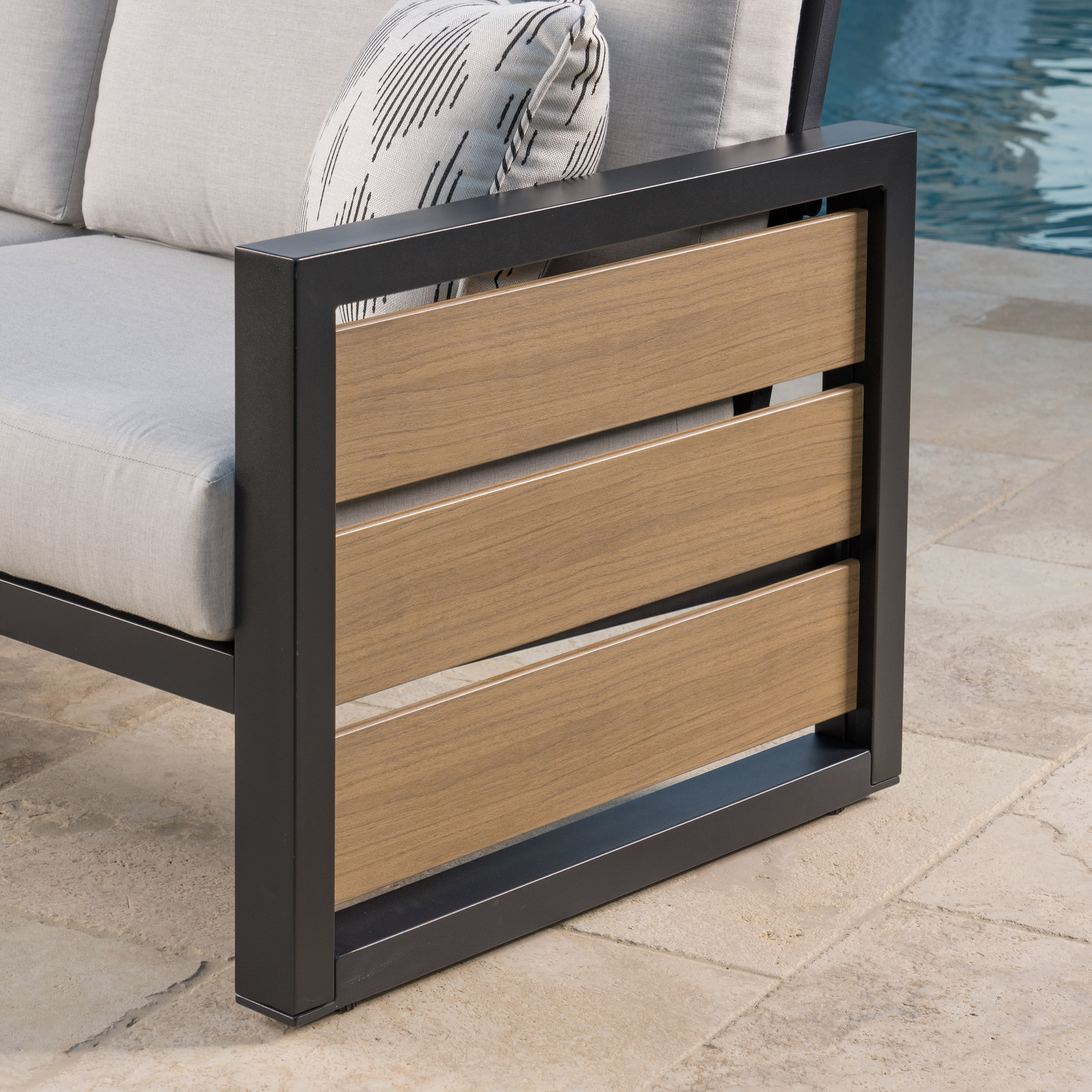 Bradford 5-piece Patio Conversation Set with Fire Table | Costco
