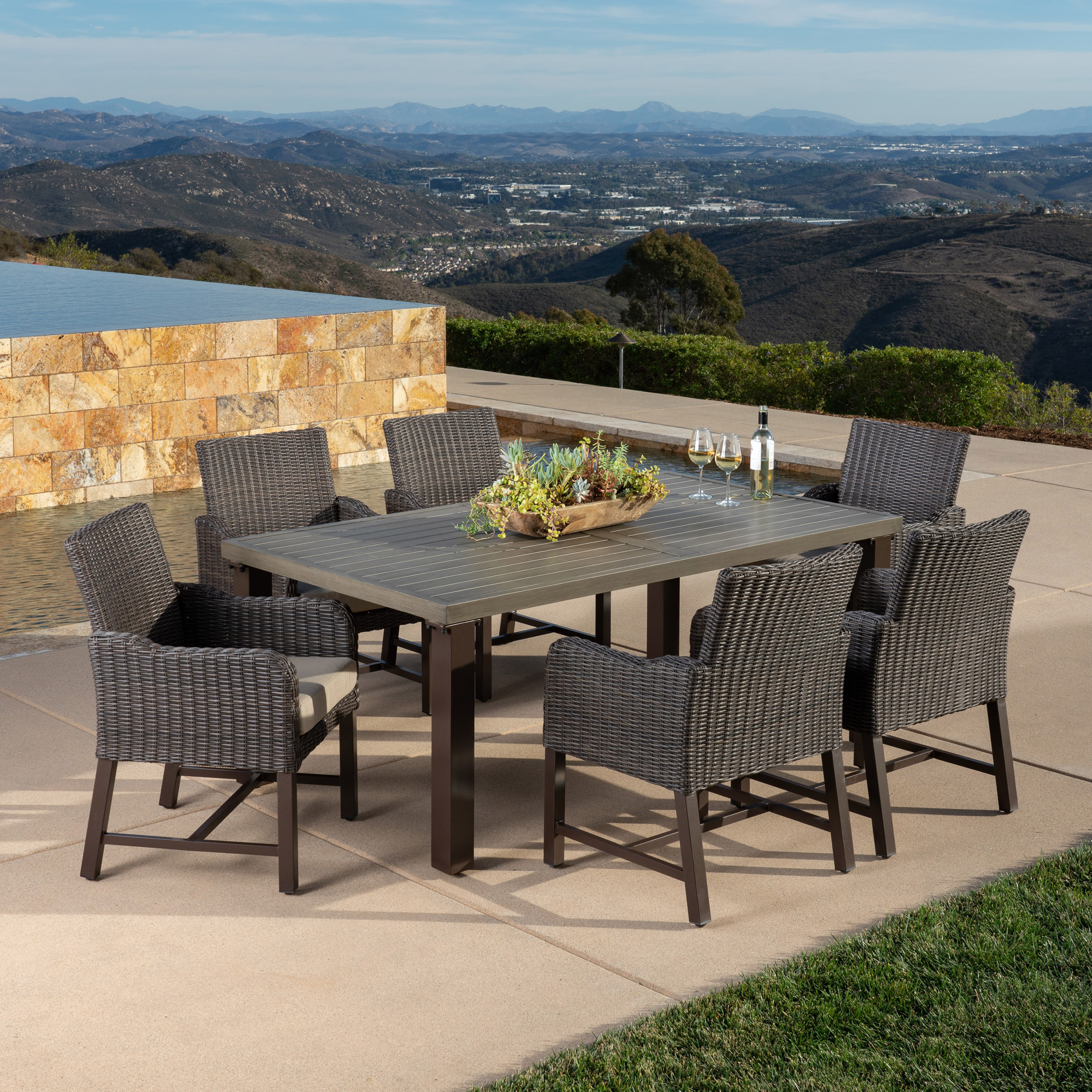 Grand Leisure Brandemore 7-piece Outdoor Patio Dining Set