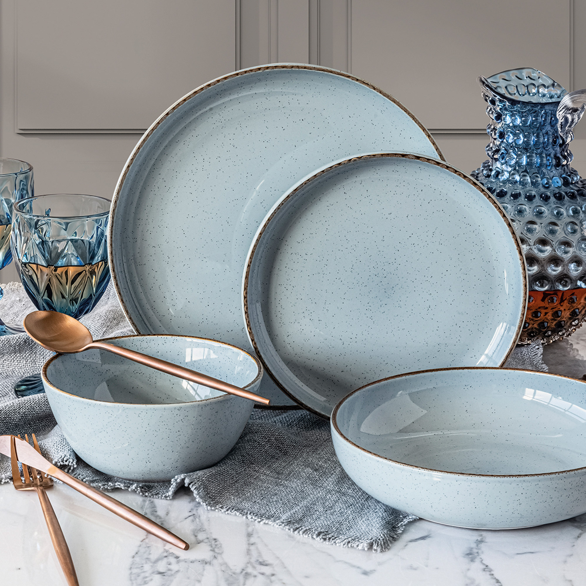 over&back Options 16-piece Dinnerware Set