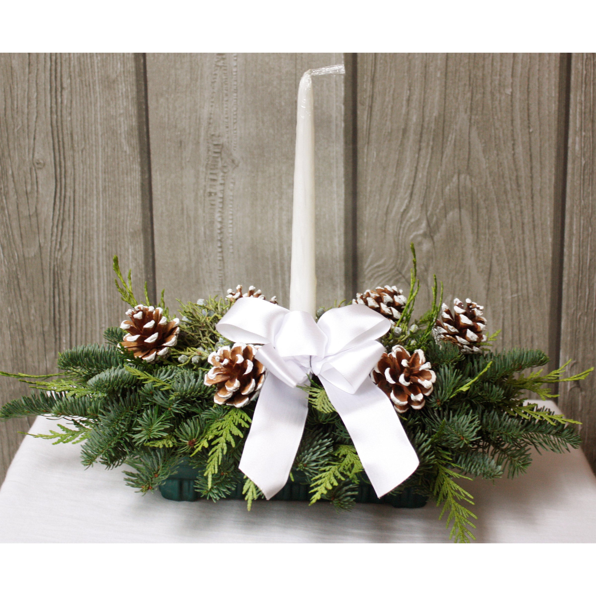 Holiday Centerpiece クリスマス装飾 Festive Holiday Centerpiece With Fresh Greens | Costco