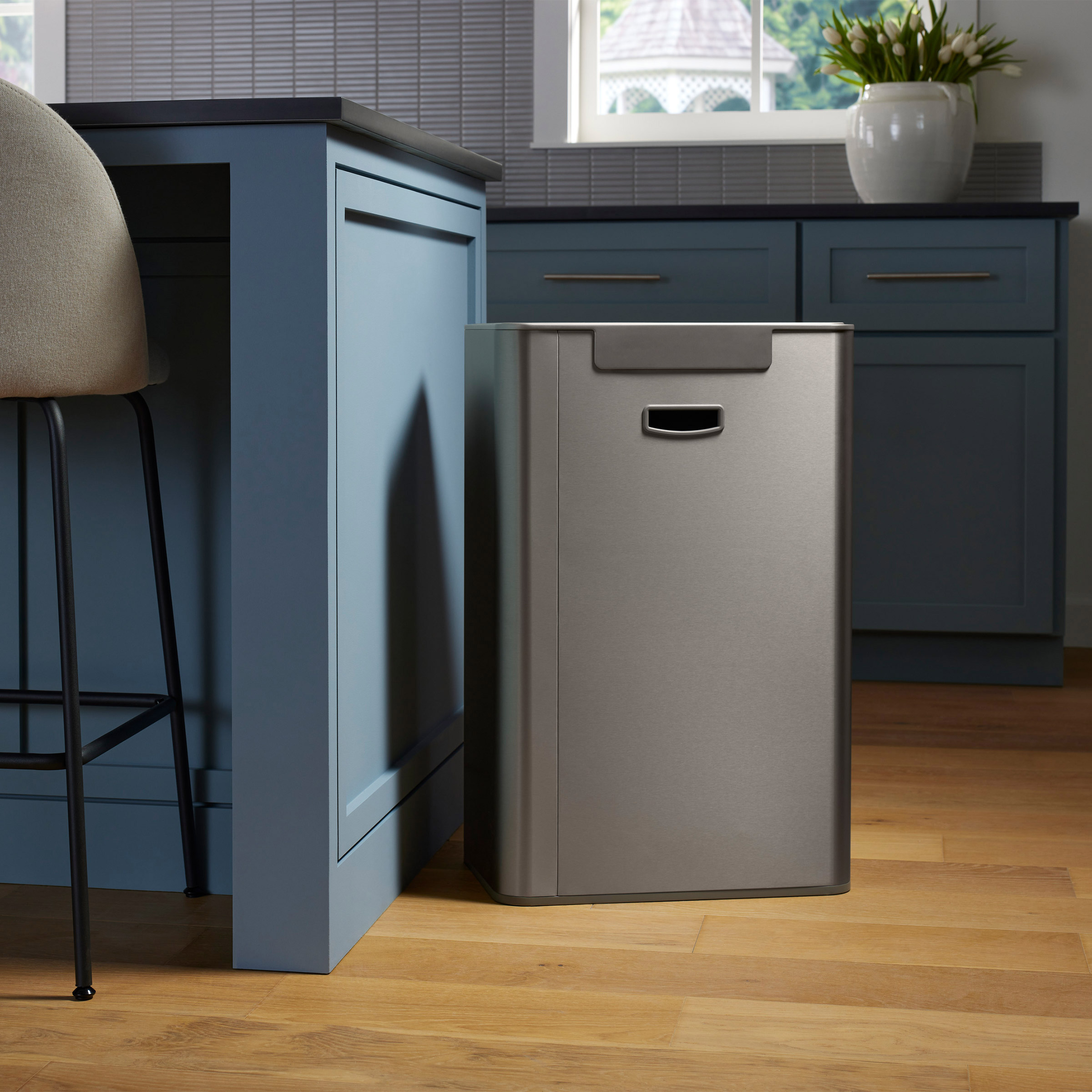 Kohler 47L Curved Step Trash Can | Costco