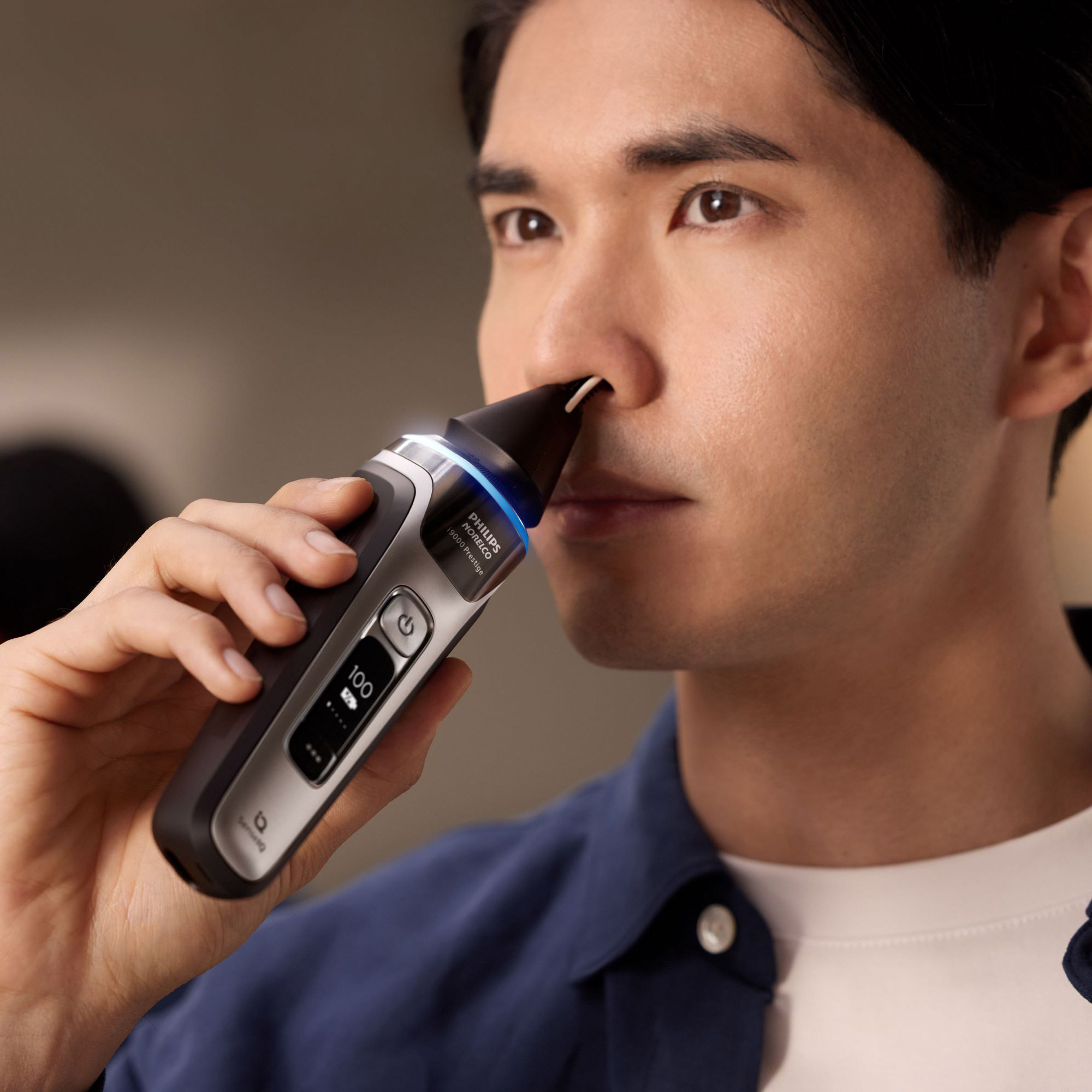 Philips Norelco i9000 Prestige Electric Wet and Dry Shaver Powered