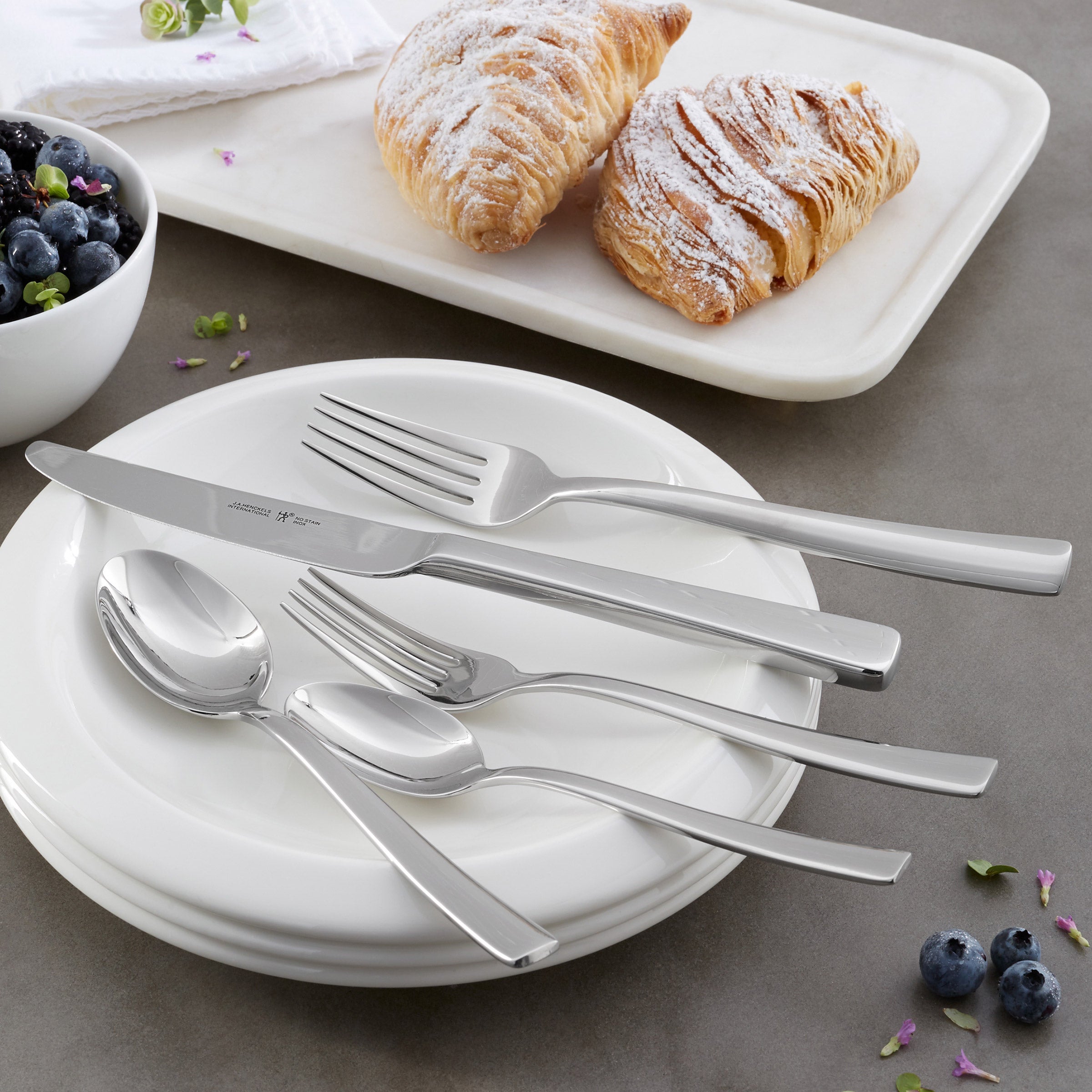 1350989-847__1?auto=webp&