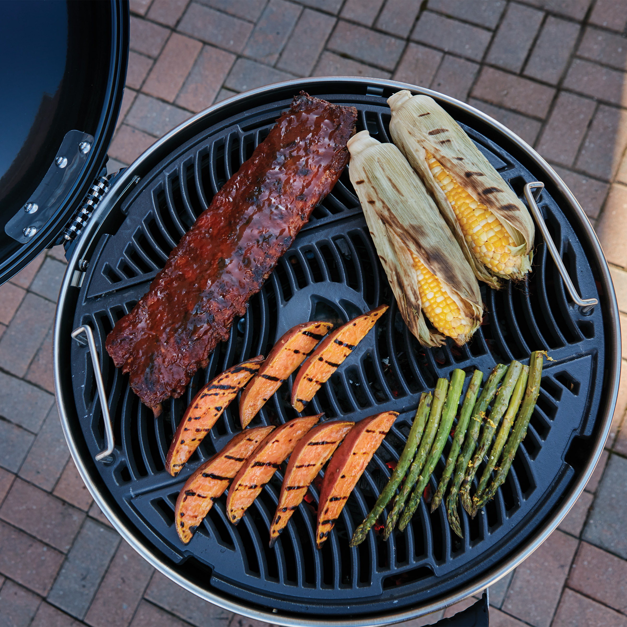 Napoleon PRO 22-Inch Charcoal Kettle BBQ Grill | Costco