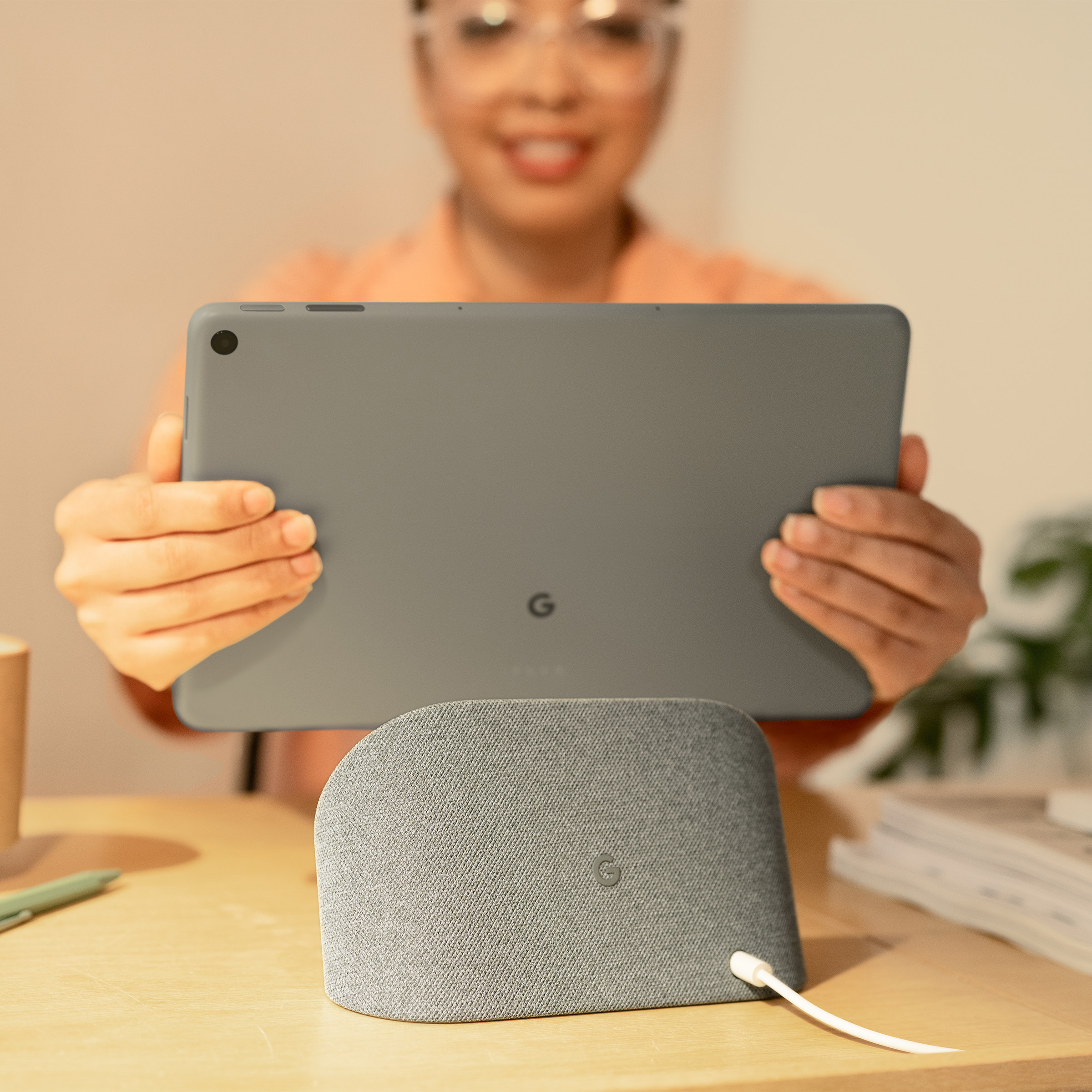 Google - Pixel Tablet with Charging Speaker Dock - 11