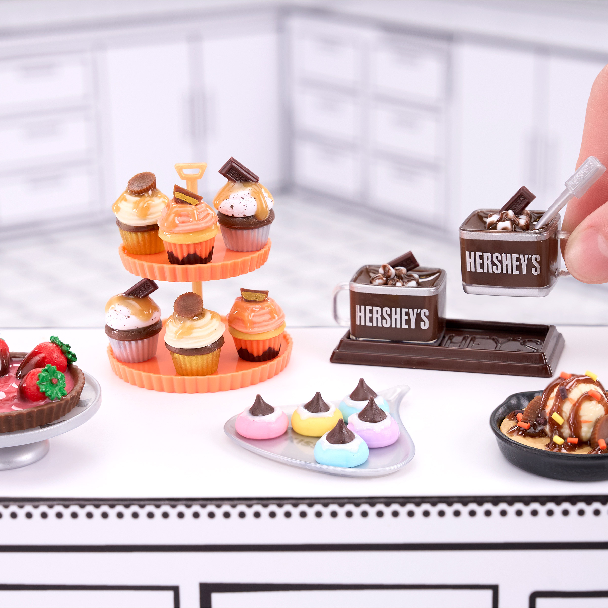 MGA's Miniverse - Make It Mini Food Hershey Multipack | Costco