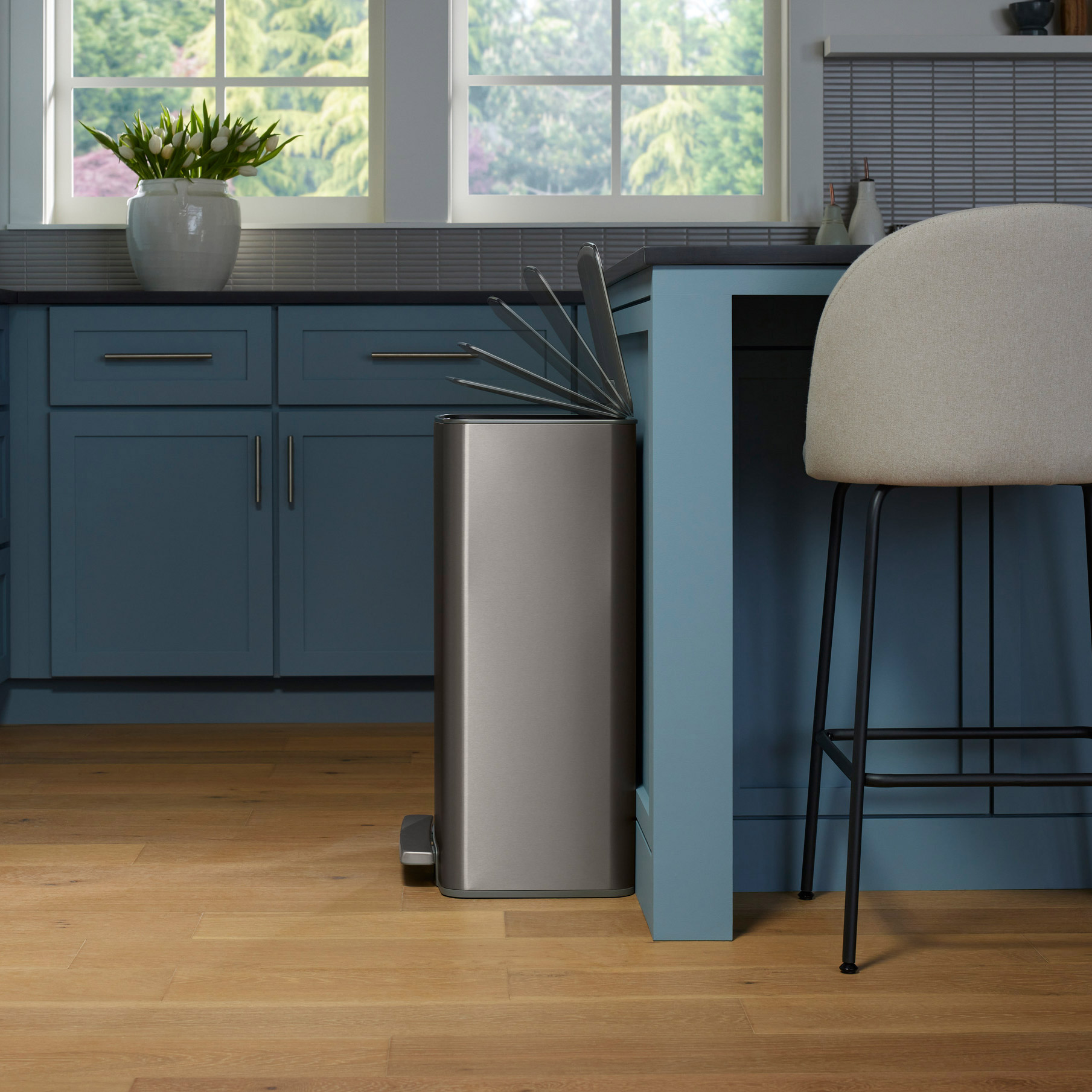 Kohler 47L Curved Step Trash Can | Costco