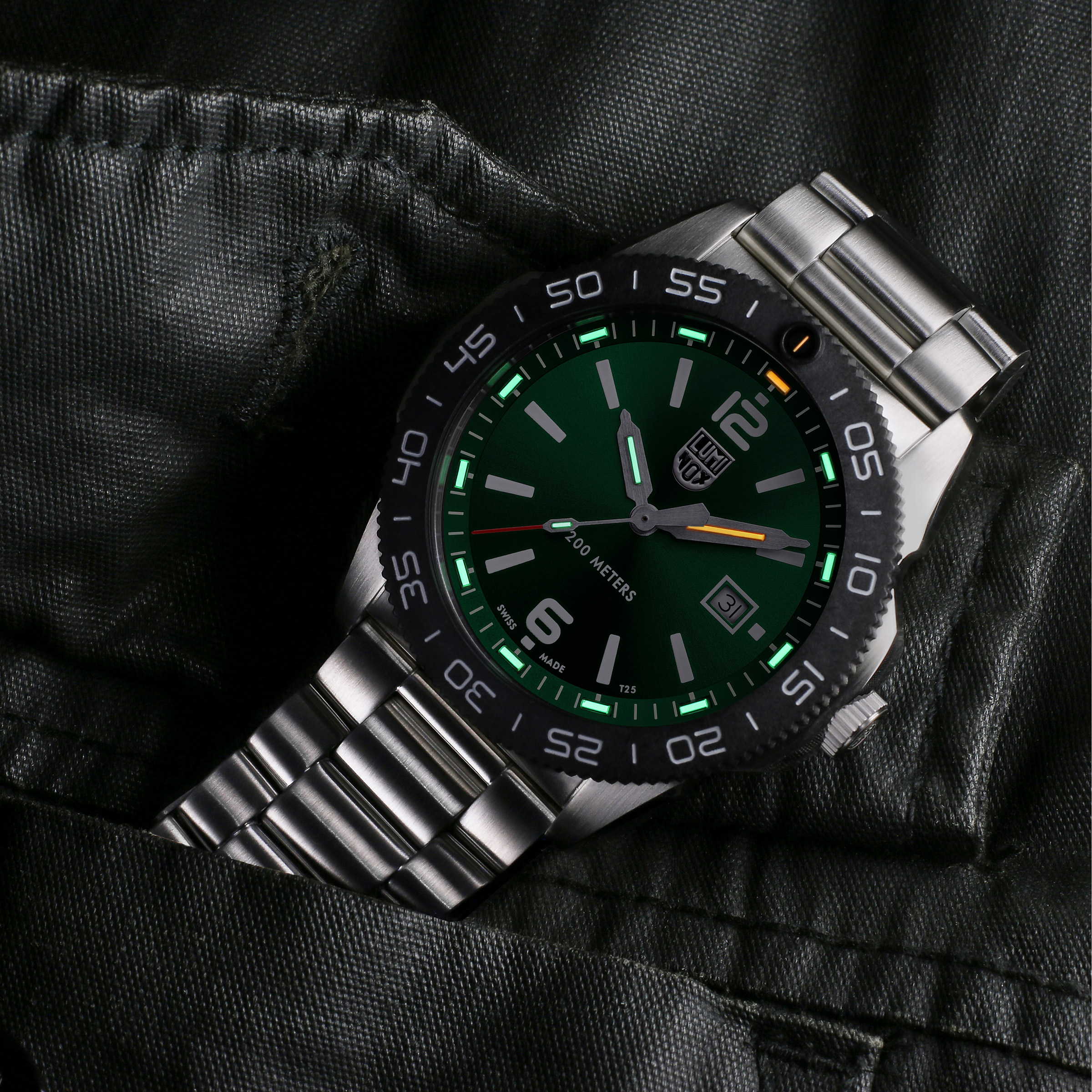 Luminox Swiss Quartz 時計 200m防水 Luminox Swiss Quartz 時計 200m防水