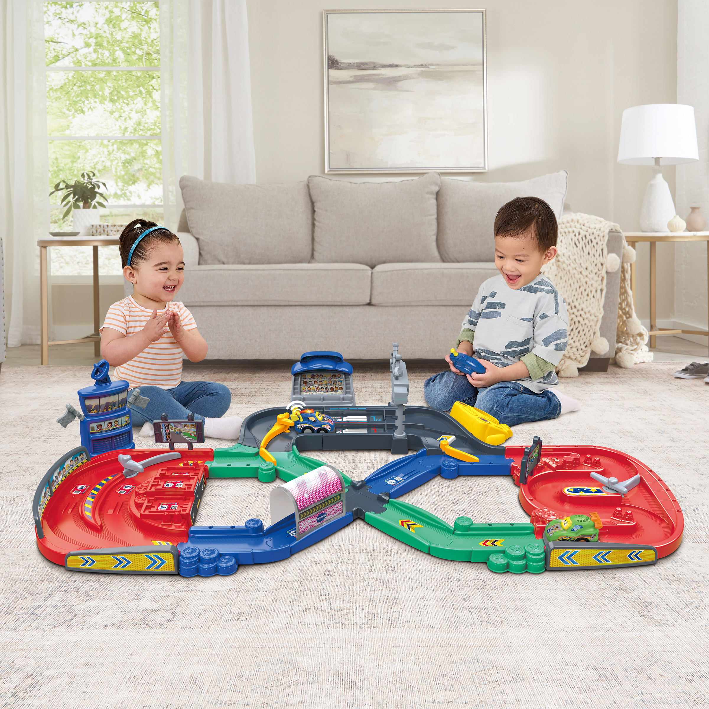 VTech Go! Go! Smart Wheels Checkered Flag Motorized Track Set – French ...